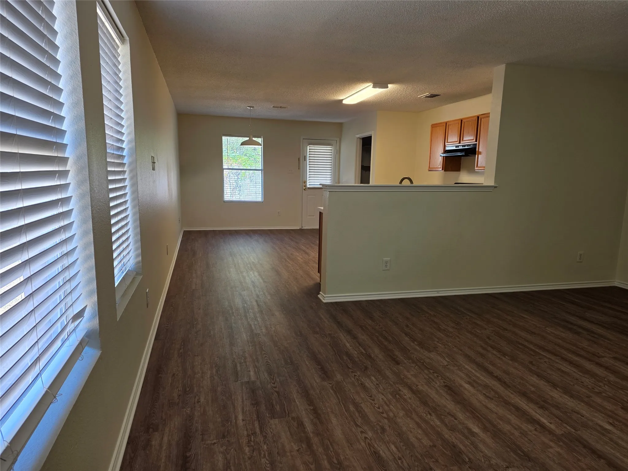 Single Family Residence For Rent in Kaufman County , 1803 Northridge Drive, Terrell, Texas 75160, 4 Bedroom, 2 Bathroom, 2 Garage spaces, 1,744 Sqft, built in 2006, mls#21384399, Real Estate Agent in Terrell, Homes For Rent in Kaufman county, Homes For Rent in Terrell, Realtor in Terrell Texas, Real Estate Brokerage Independent Realty Texas, Luminita Cordes Realtor
