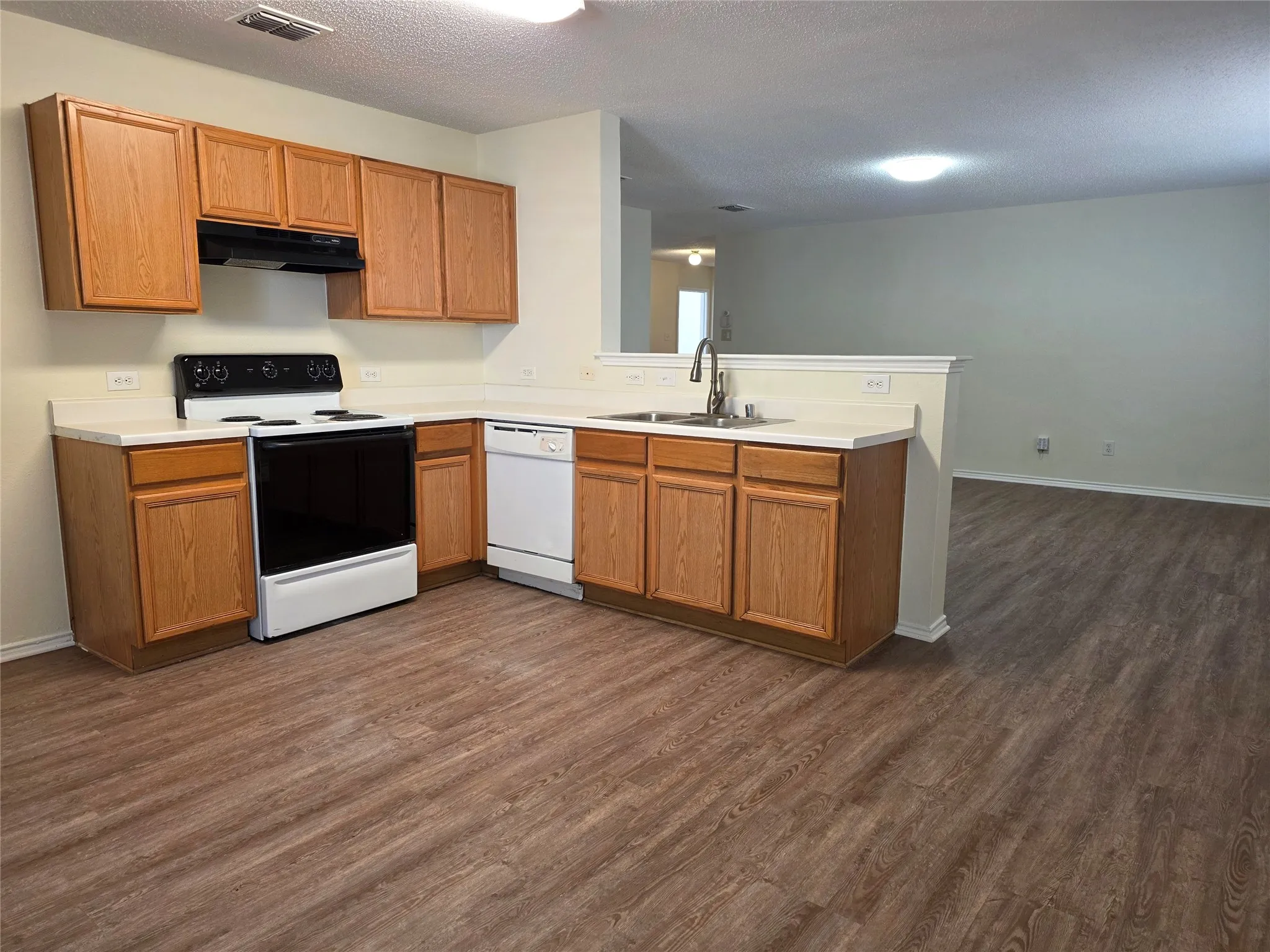 Single Family Residence For Rent in Kaufman County , 1803 Northridge Drive, Terrell, Texas 75160, 4 Bedroom, 2 Bathroom, 2 Garage spaces, 1,744 Sqft, built in 2006, mls#21384399, Real Estate Agent in Terrell, Homes For Rent in Kaufman county, Homes For Rent in Terrell, Realtor in Terrell Texas, Real Estate Brokerage Independent Realty Texas, Luminita Cordes Realtor