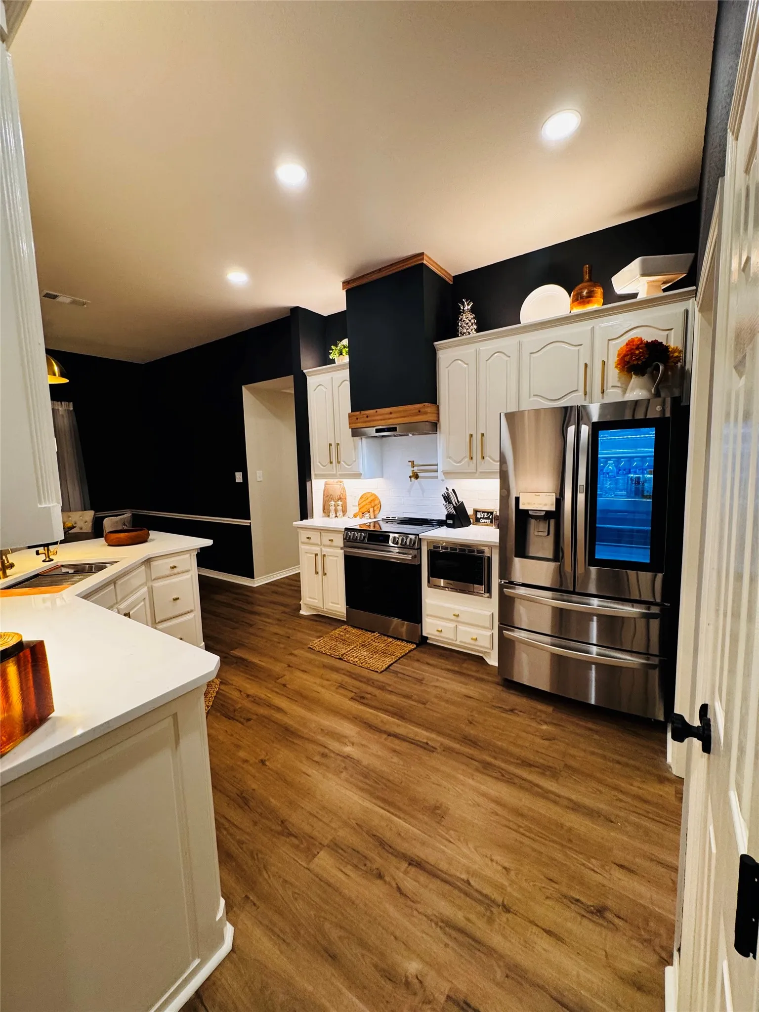 Single Family Residence For Sale in Ellis County , 709 Hollingsworth Lane, Red Oak, Texas 75154, 4 Bedroom, 3 Bathroom, 3 Garage spaces, 2,200 Sqft, built in 1996, mls#21384294, Real Estate Agent in Red Oak, Homes For Sale in Ellis county, Homes For Sale in Red Oak, Realtor in Red Oak Texas, Real Estate Brokerage Independent Realty Texas, Luminita Cordes Realtor