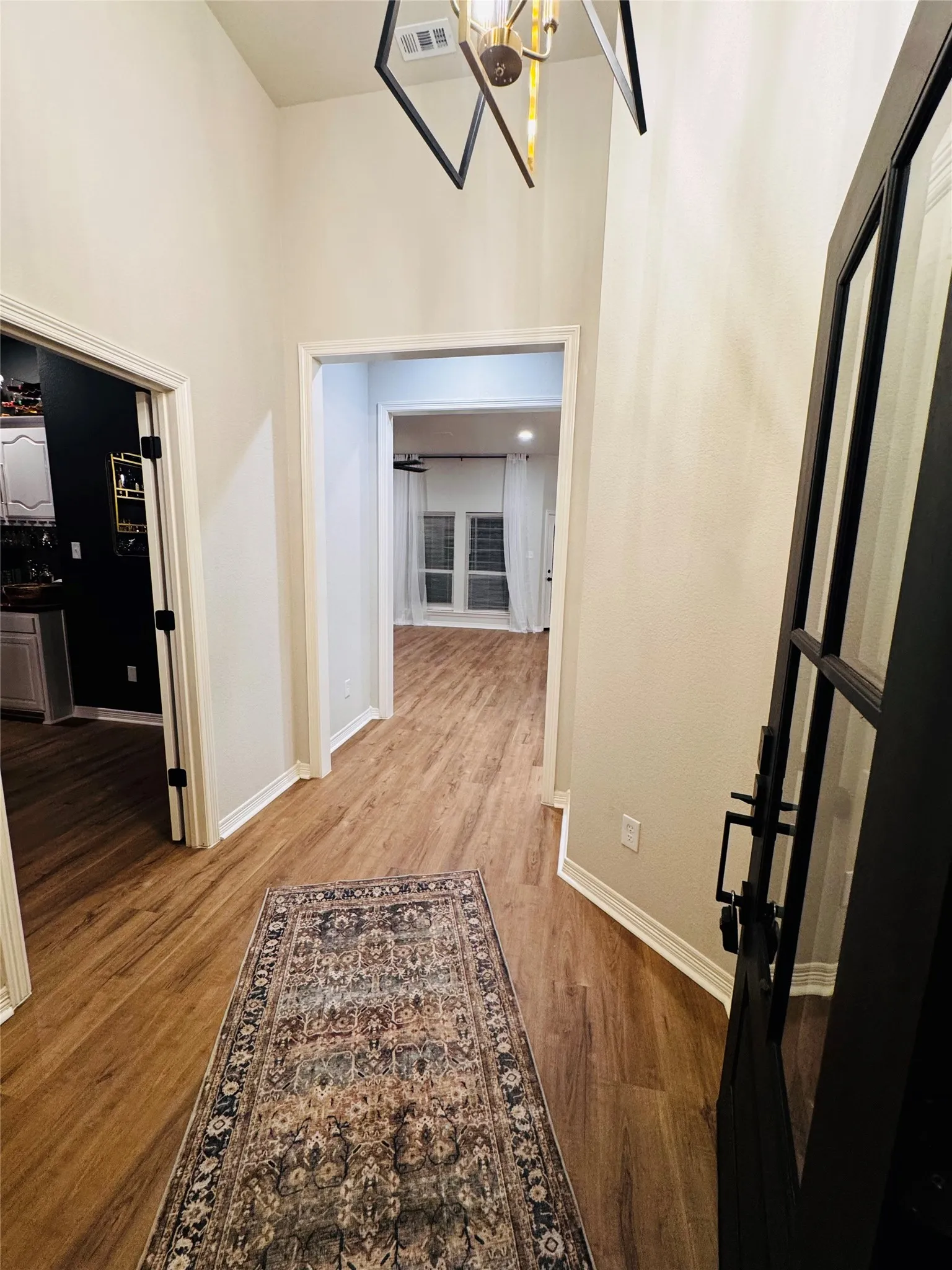 Single Family Residence For Sale in Ellis County , 709 Hollingsworth Lane, Red Oak, Texas 75154, 4 Bedroom, 3 Bathroom, 3 Garage spaces, 2,200 Sqft, built in 1996, mls#21384294, Real Estate Agent in Red Oak, Homes For Sale in Ellis county, Homes For Sale in Red Oak, Realtor in Red Oak Texas, Real Estate Brokerage Independent Realty Texas, Luminita Cordes Realtor