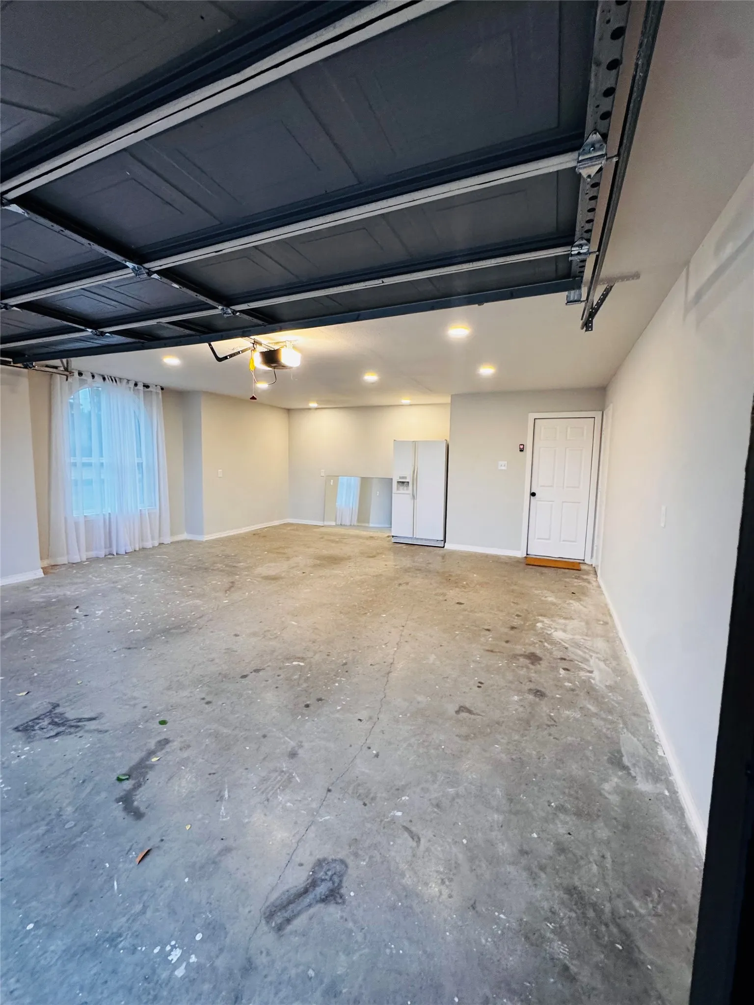 Single Family Residence For Sale in Ellis County , 709 Hollingsworth Lane, Red Oak, Texas 75154, 4 Bedroom, 3 Bathroom, 3 Garage spaces, 2,200 Sqft, built in 1996, mls#21384294, Real Estate Agent in Red Oak, Homes For Sale in Ellis county, Homes For Sale in Red Oak, Realtor in Red Oak Texas, Real Estate Brokerage Independent Realty Texas, Luminita Cordes Realtor