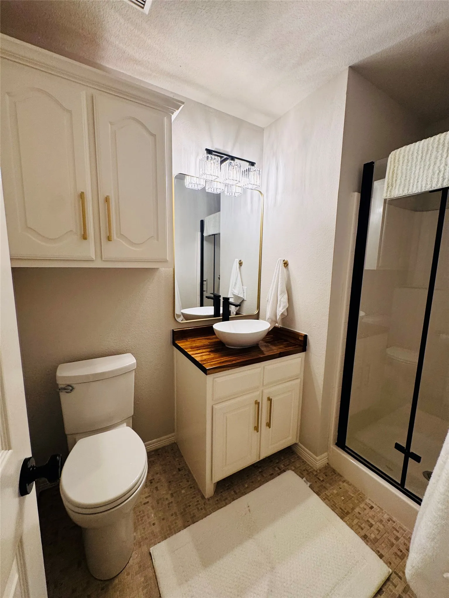 Single Family Residence For Sale in Ellis County , 709 Hollingsworth Lane, Red Oak, Texas 75154, 4 Bedroom, 3 Bathroom, 3 Garage spaces, 2,200 Sqft, built in 1996, mls#21384294, Real Estate Agent in Red Oak, Homes For Sale in Ellis county, Homes For Sale in Red Oak, Realtor in Red Oak Texas, Real Estate Brokerage Independent Realty Texas, Luminita Cordes Realtor