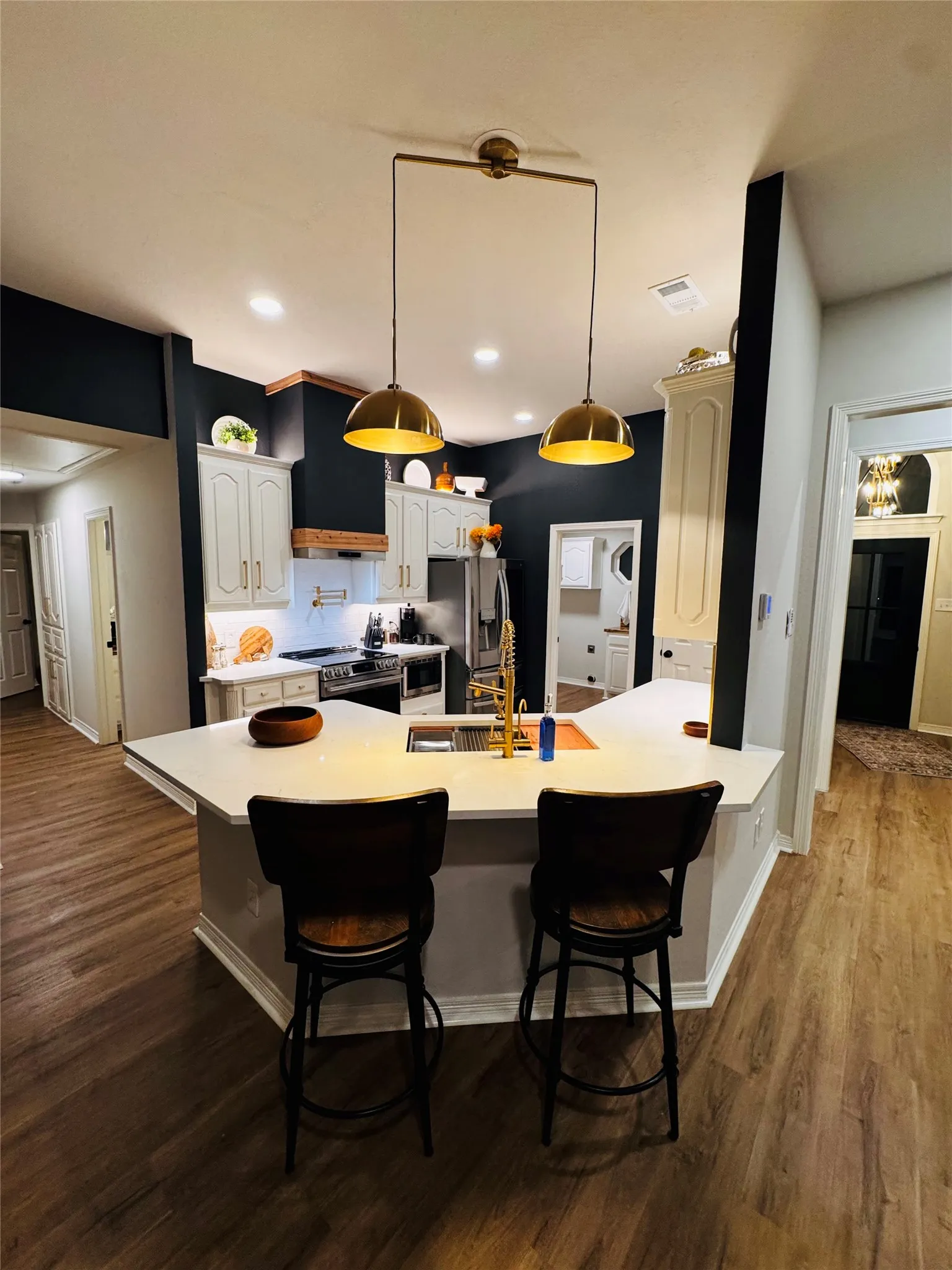 Single Family Residence For Sale in Ellis County , 709 Hollingsworth Lane, Red Oak, Texas 75154, 4 Bedroom, 3 Bathroom, 3 Garage spaces, 2,200 Sqft, built in 1996, mls#21384294, Real Estate Agent in Red Oak, Homes For Sale in Ellis county, Homes For Sale in Red Oak, Realtor in Red Oak Texas, Real Estate Brokerage Independent Realty Texas, Luminita Cordes Realtor