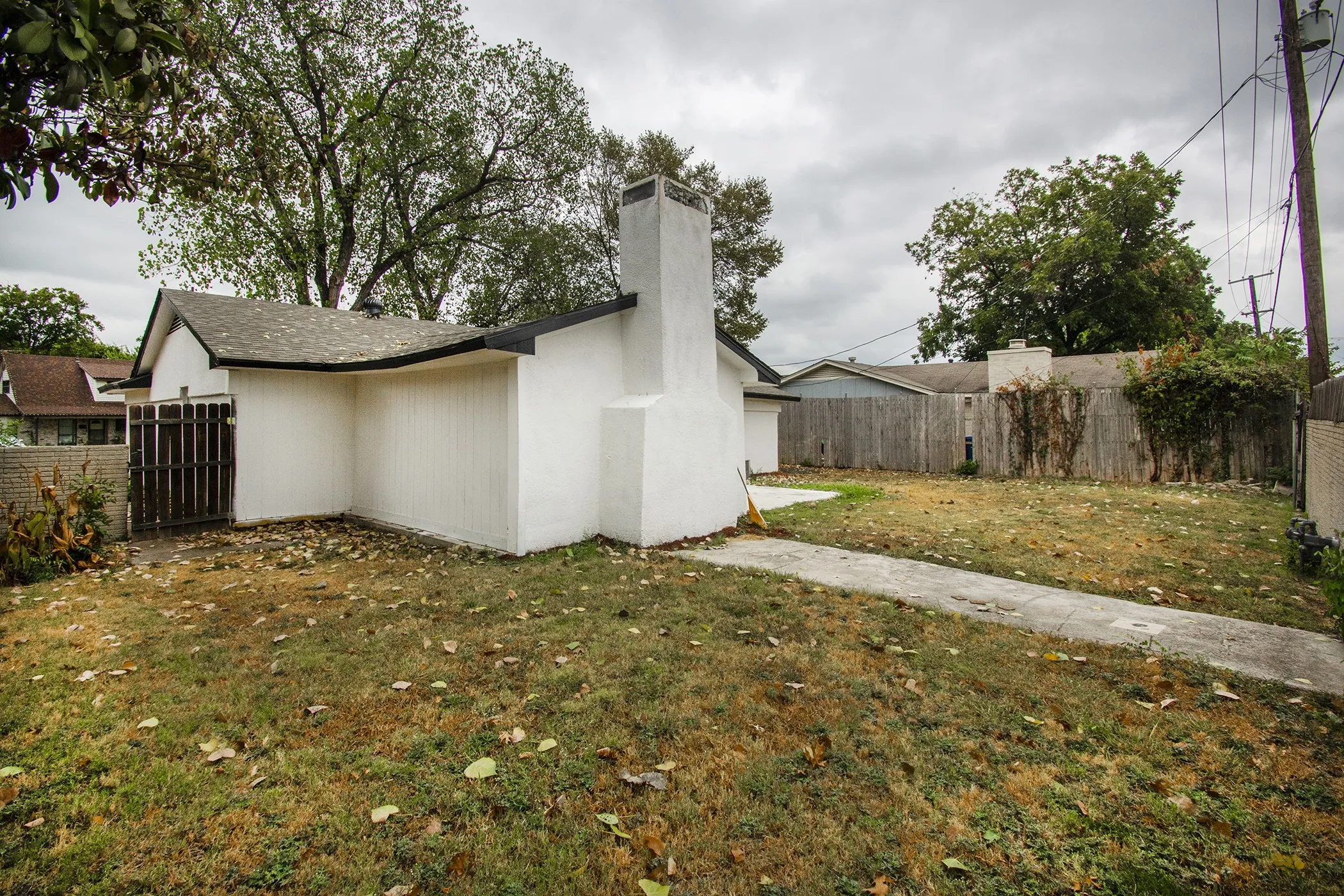 Single Family Residence For Sale in Dallas County , 1113 Trellis Drive, Garland, Texas 75040, 4 Bedroom, 2 Bathroom, 1 Garage spaces, 1,204 Sqft, built in 1963, mls#21384487, Real Estate Agent in Garland, Homes For Sale in Dallas county, Homes For Sale in Garland, Realtor in Garland Texas, Real Estate Brokerage Independent Realty Texas, Luminita Cordes Realtor