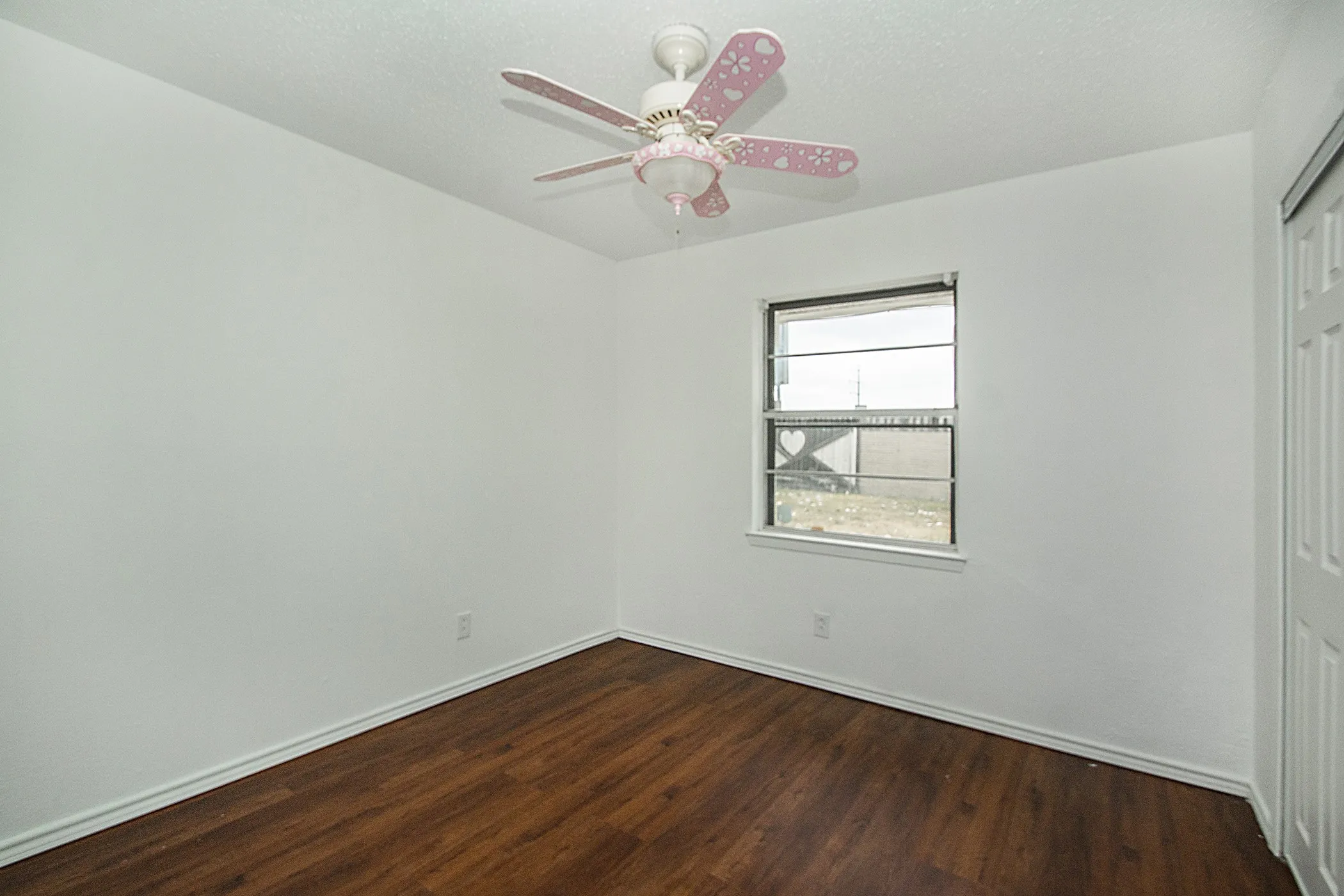 Single Family Residence For Sale in Dallas County , 1113 Trellis Drive, Garland, Texas 75040, 4 Bedroom, 2 Bathroom, 1 Garage spaces, 1,204 Sqft, built in 1963, mls#21384487, Real Estate Agent in Garland, Homes For Sale in Dallas county, Homes For Sale in Garland, Realtor in Garland Texas, Real Estate Brokerage Independent Realty Texas, Luminita Cordes Realtor