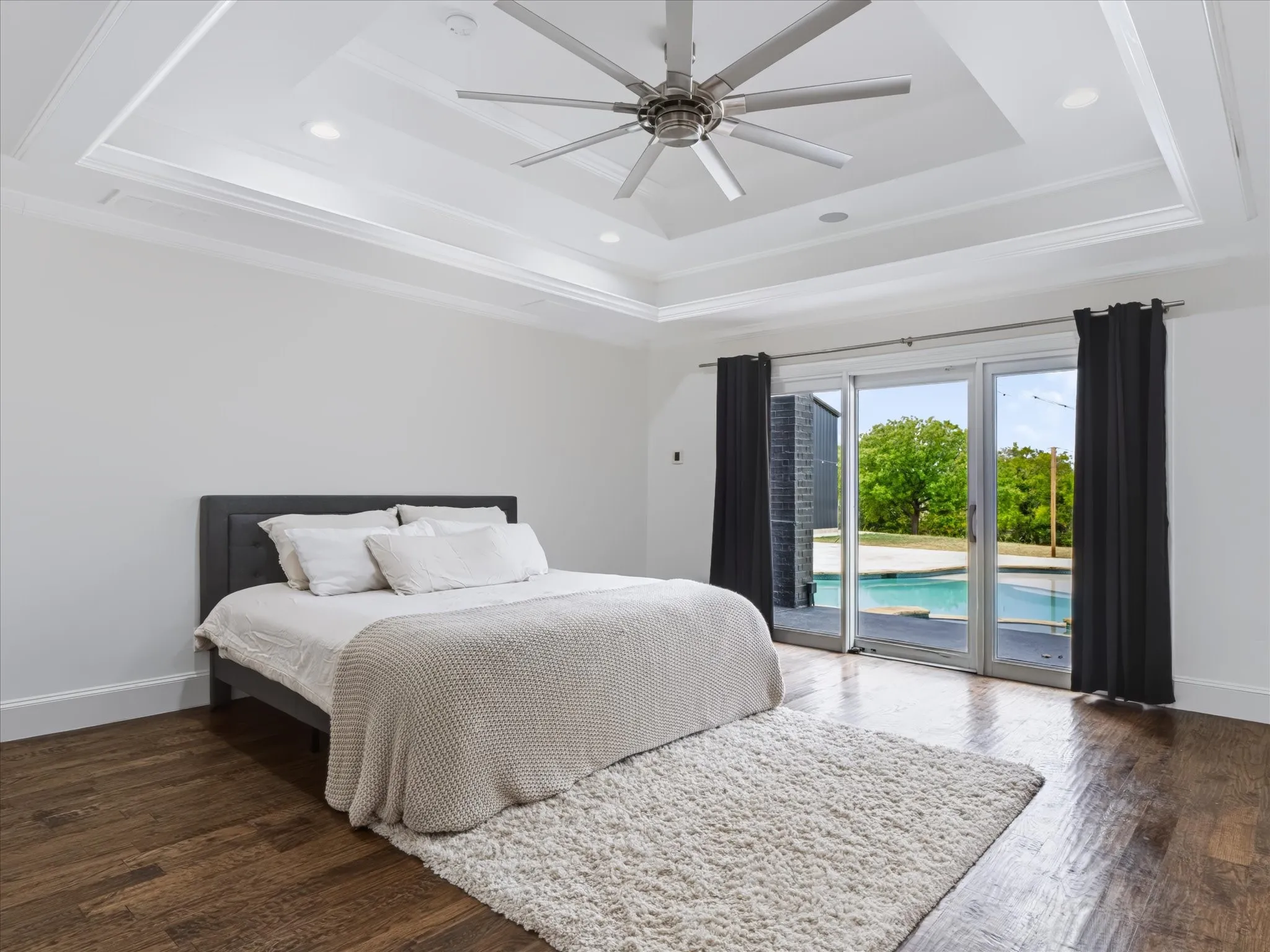 Tray ceiling with recessed lighting and a ceiling fan