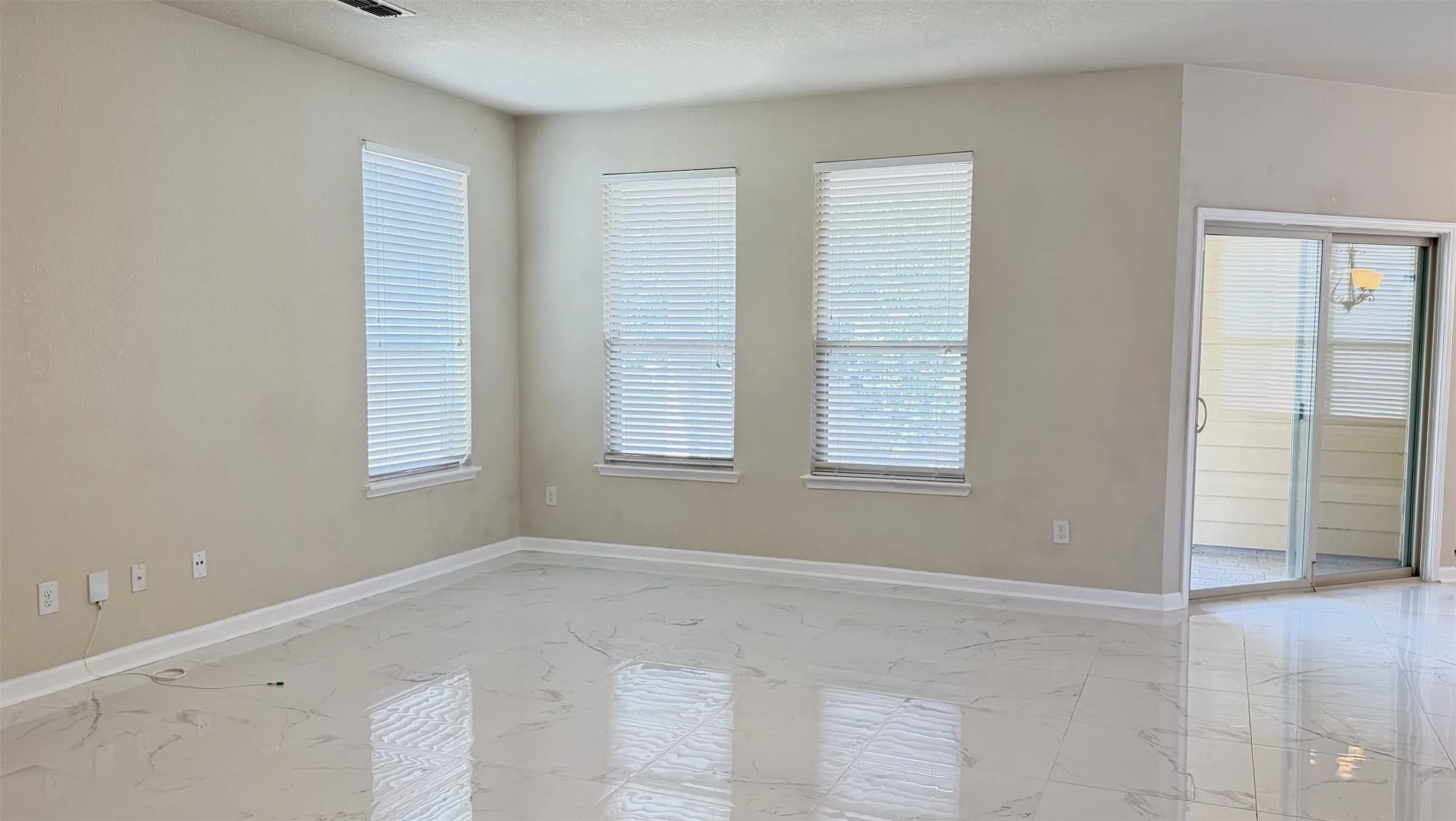 Single Family Residence For Rent in Denton County , 1049 Marietta Lane, Aubrey, Texas 76227, 4 Bedroom, 3 Bathroom, 2 Garage spaces, 2,058 Sqft, built in 2015, mls#21384460, Real Estate Agent in Aubrey, Homes For Rent in Denton county, Homes For Rent in Aubrey, Realtor in Aubrey Texas, Real Estate Brokerage Independent Realty Texas, Luminita Cordes Realtor