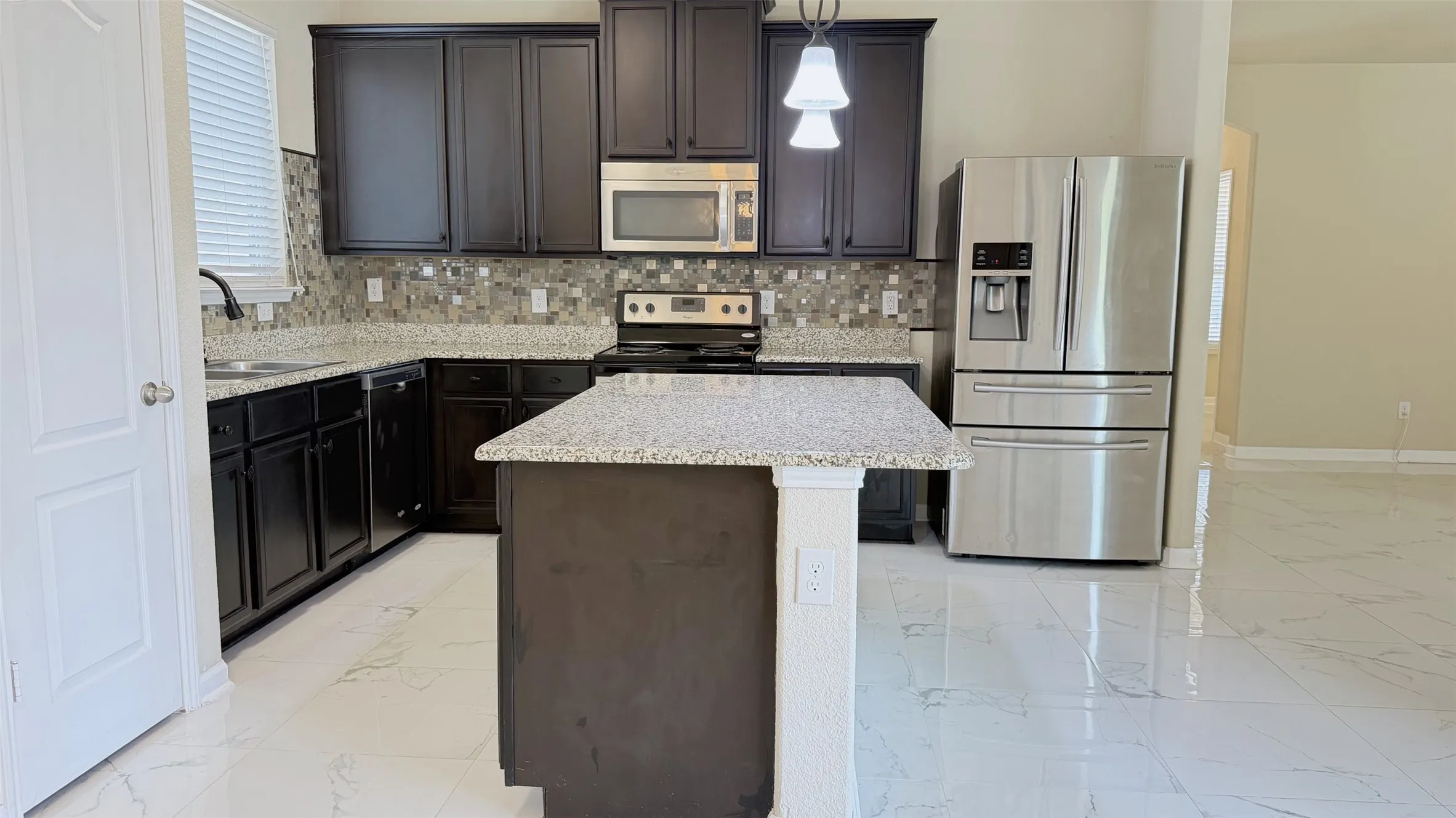 Single Family Residence For Rent in Denton County , 1049 Marietta Lane, Aubrey, Texas 76227, 4 Bedroom, 3 Bathroom, 2 Garage spaces, 2,058 Sqft, built in 2015, mls#21384460, Real Estate Agent in Aubrey, Homes For Rent in Denton county, Homes For Rent in Aubrey, Realtor in Aubrey Texas, Real Estate Brokerage Independent Realty Texas, Luminita Cordes Realtor