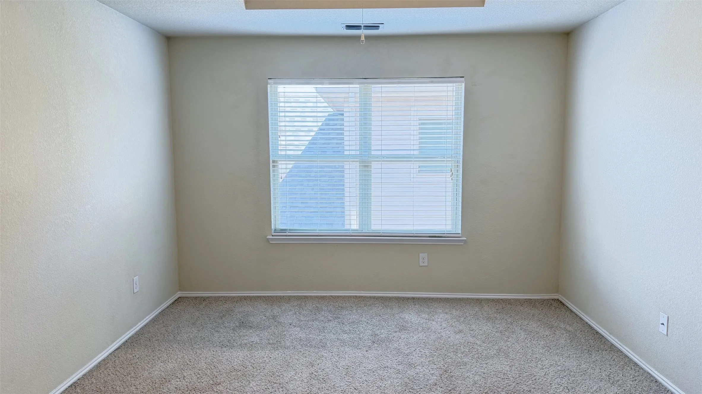 Single Family Residence For Rent in Denton County , 1049 Marietta Lane, Aubrey, Texas 76227, 4 Bedroom, 3 Bathroom, 2 Garage spaces, 2,058 Sqft, built in 2015, mls#21384460, Real Estate Agent in Aubrey, Homes For Rent in Denton county, Homes For Rent in Aubrey, Realtor in Aubrey Texas, Real Estate Brokerage Independent Realty Texas, Luminita Cordes Realtor