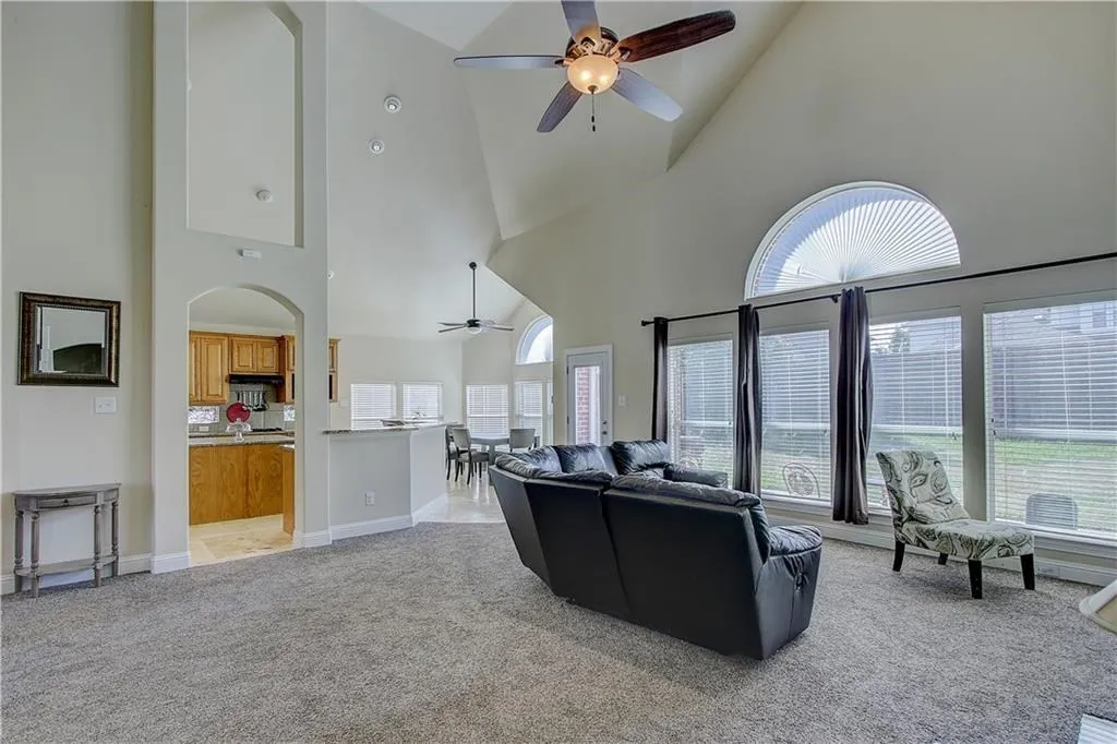 Single Family Residence For Rent in Dallas County , 6917 Shady View Court, Sachse, Texas 75048, 5 Bedroom, 4 Bathroom, Garage spaces, 3,349 Sqft, built in 2007, mls#21384493, Real Estate Agent in Sachse, Homes For Rent in Dallas county, Homes For Rent in Sachse, Realtor in Sachse Texas, Real Estate Brokerage Independent Realty Texas, Luminita Cordes Realtor