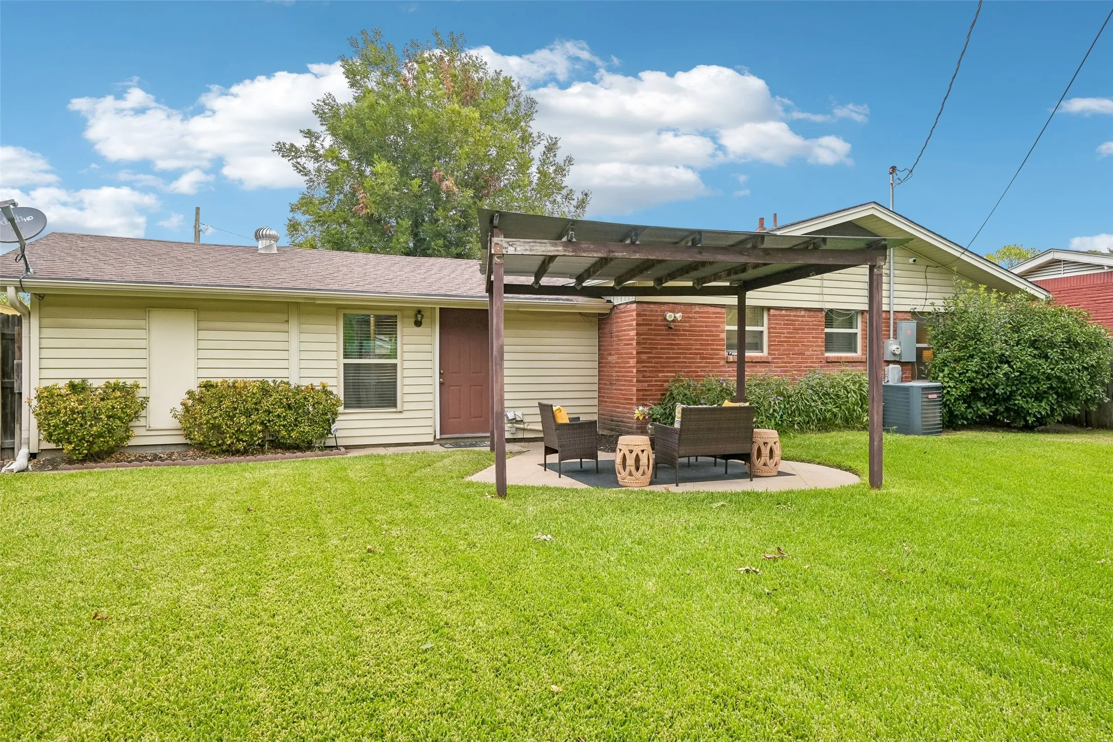 Single Family Residence For Sale in Dallas County , 3438 Princeton Drive, Irving, Texas 75062, 3 Bedroom, 2 Bathroom, 1 Garage spaces, 1,700 Sqft, built in 1957, mls#21376232, Real Estate Agent in Irving, Homes For Sale in Dallas county, Homes For Sale in Irving, Realtor in Irving Texas, Real Estate Brokerage Independent Realty Texas, Luminita Cordes Realtor
