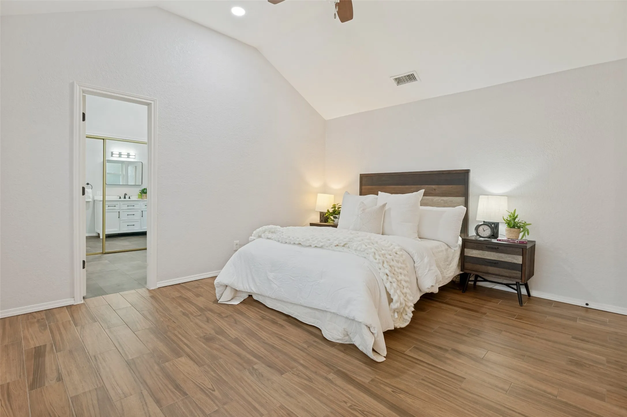 Single Family Residence For Sale in Denton County , 2021 Clearwater Trail, Carrollton, Texas 75010, 3 Bedroom, 2 Bathroom, 2 Garage spaces, 1,763 Sqft, built in 1985, mls#21384143, Real Estate Agent in Carrollton, Homes For Sale in Denton county, Homes For Sale in Carrollton, Realtor in Carrollton Texas, Real Estate Brokerage Independent Realty Texas, Luminita Cordes Realtor