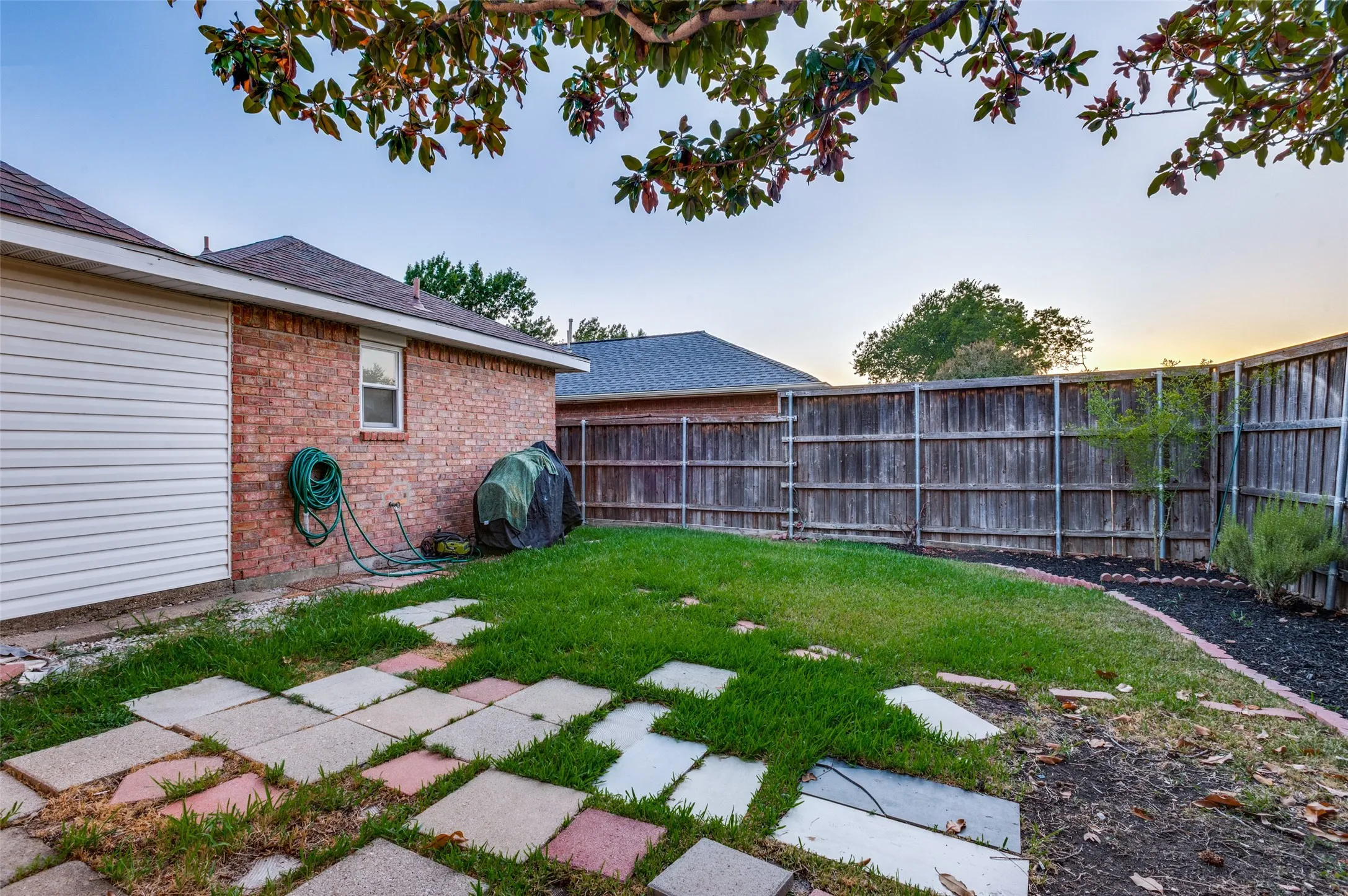 Single Family Residence For Sale in Denton County , 2021 Clearwater Trail, Carrollton, Texas 75010, 3 Bedroom, 2 Bathroom, 2 Garage spaces, 1,763 Sqft, built in 1985, mls#21384143, Real Estate Agent in Carrollton, Homes For Sale in Denton county, Homes For Sale in Carrollton, Realtor in Carrollton Texas, Real Estate Brokerage Independent Realty Texas, Luminita Cordes Realtor