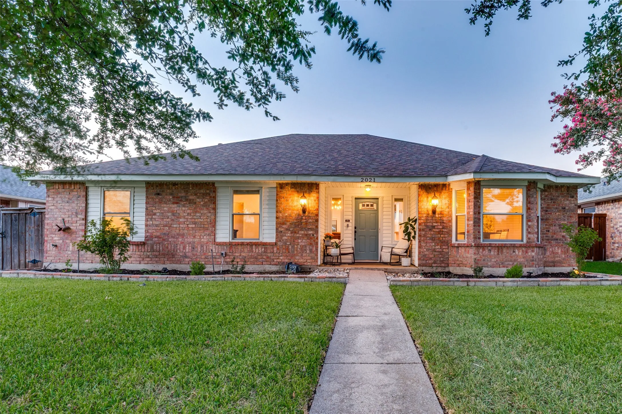 Single Family Residence For Sale in Denton County , 2021 Clearwater Trail, Carrollton, Texas 75010, 3 Bedroom, 2 Bathroom, 2 Garage spaces, 1,763 Sqft, built in 1985, mls#21384143, Real Estate Agent in Carrollton, Homes For Sale in Denton county, Homes For Sale in Carrollton, Realtor in Carrollton Texas, Real Estate Brokerage Independent Realty Texas, Luminita Cordes Realtor