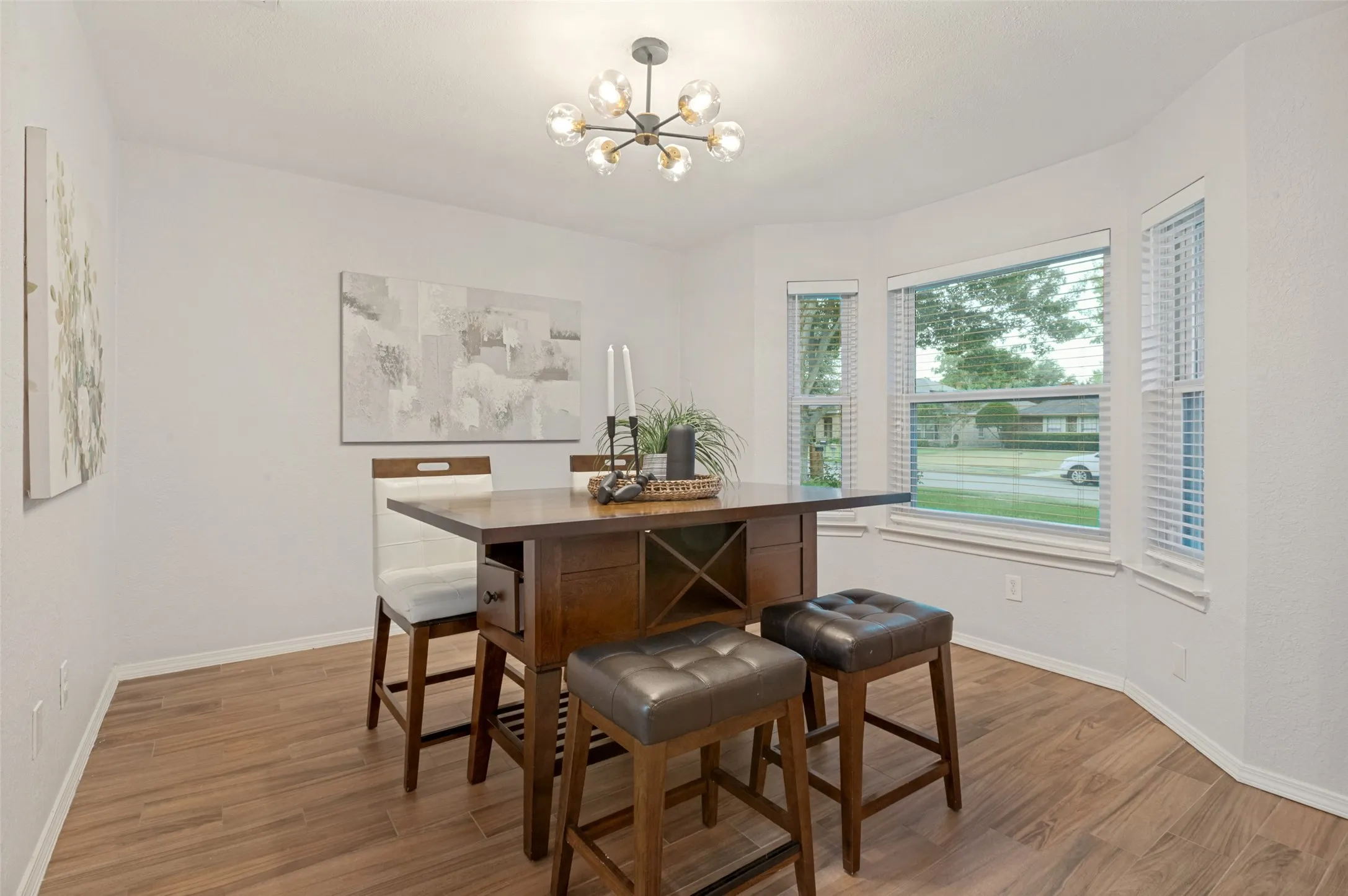 Single Family Residence For Sale in Denton County , 2021 Clearwater Trail, Carrollton, Texas 75010, 3 Bedroom, 2 Bathroom, 2 Garage spaces, 1,763 Sqft, built in 1985, mls#21384143, Real Estate Agent in Carrollton, Homes For Sale in Denton county, Homes For Sale in Carrollton, Realtor in Carrollton Texas, Real Estate Brokerage Independent Realty Texas, Luminita Cordes Realtor