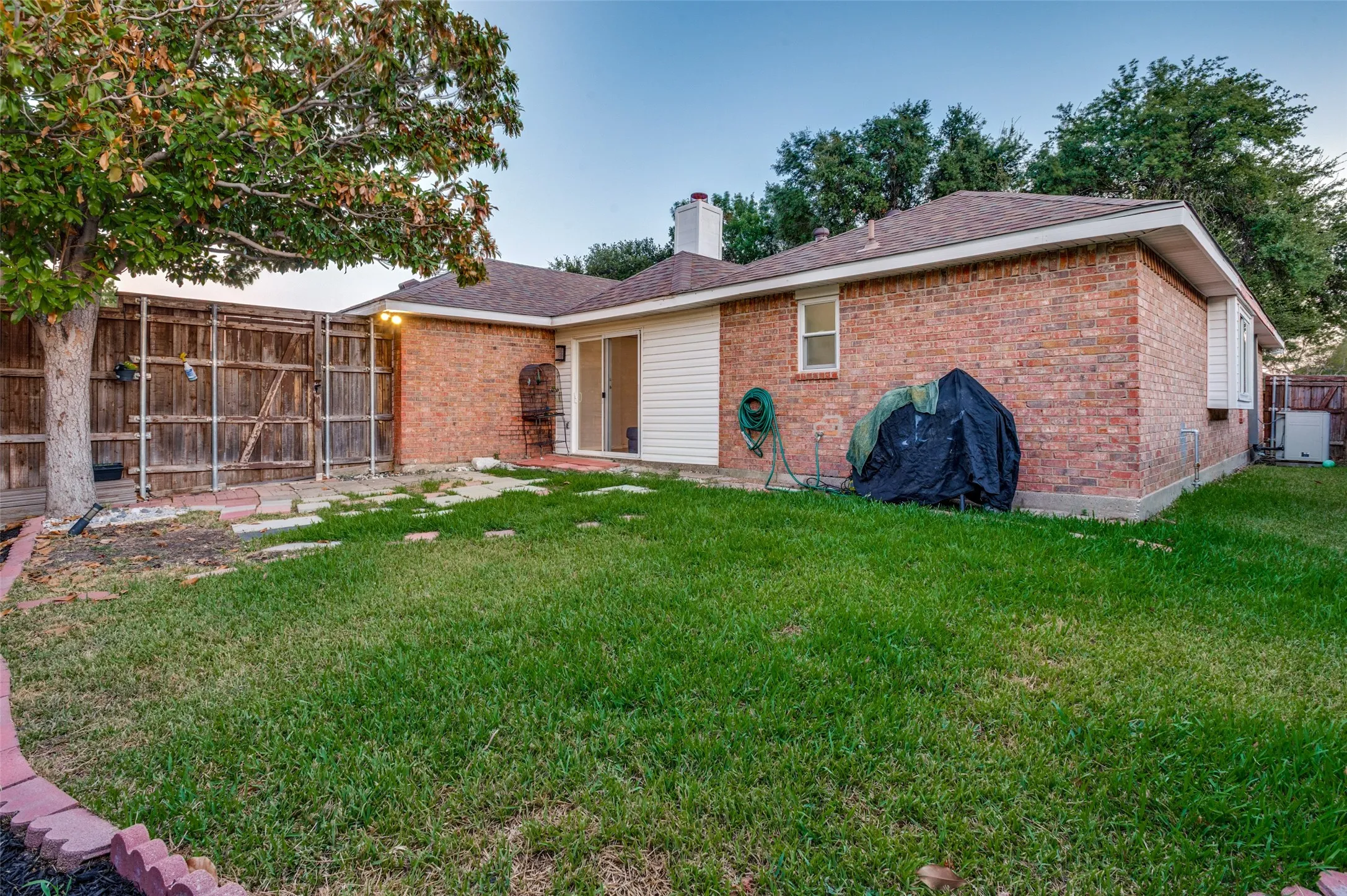 Single Family Residence For Sale in Denton County , 2021 Clearwater Trail, Carrollton, Texas 75010, 3 Bedroom, 2 Bathroom, 2 Garage spaces, 1,763 Sqft, built in 1985, mls#21384143, Real Estate Agent in Carrollton, Homes For Sale in Denton county, Homes For Sale in Carrollton, Realtor in Carrollton Texas, Real Estate Brokerage Independent Realty Texas, Luminita Cordes Realtor