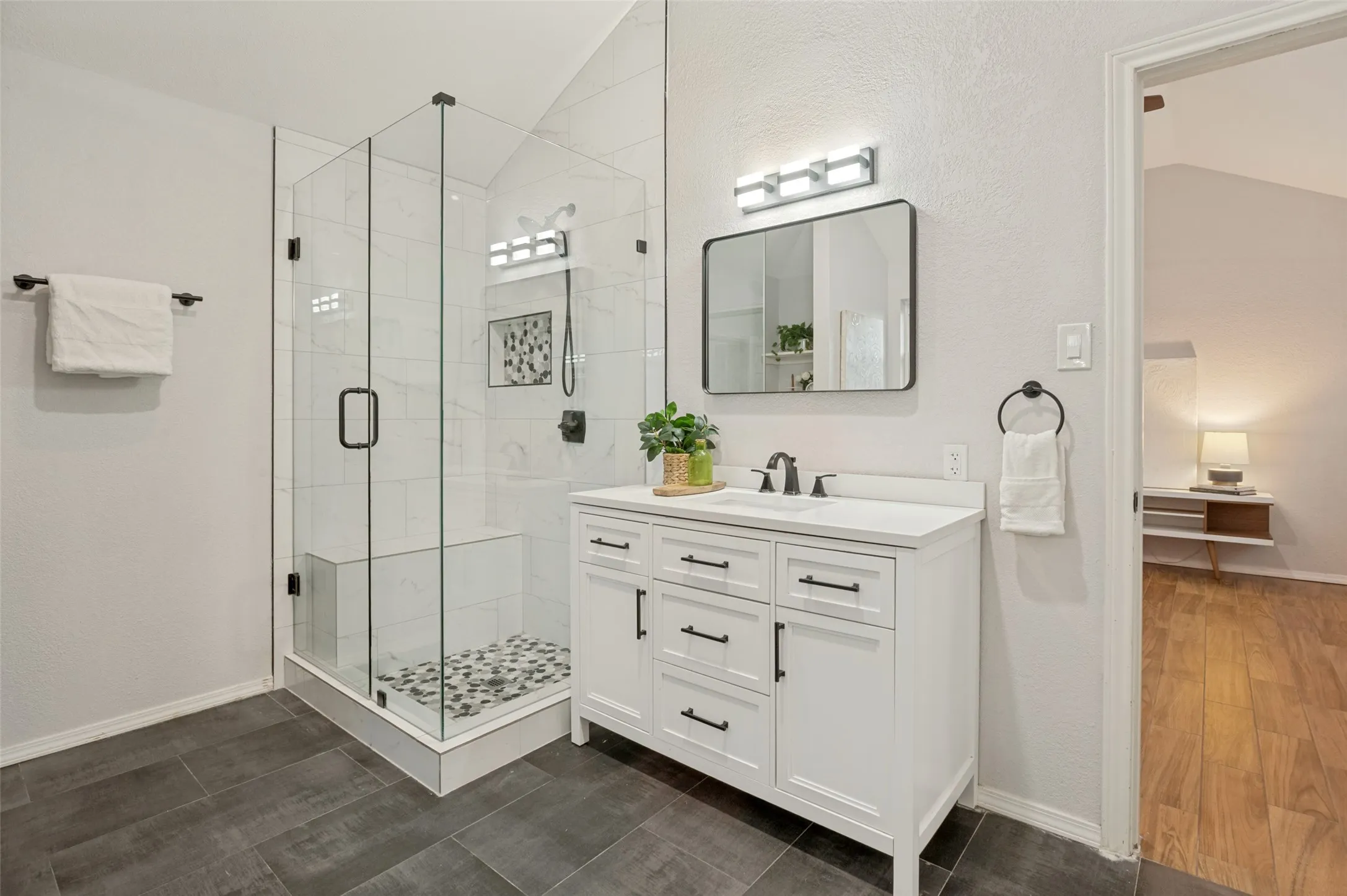 Single Family Residence For Sale in Denton County , 2021 Clearwater Trail, Carrollton, Texas 75010, 3 Bedroom, 2 Bathroom, 2 Garage spaces, 1,763 Sqft, built in 1985, mls#21384143, Real Estate Agent in Carrollton, Homes For Sale in Denton county, Homes For Sale in Carrollton, Realtor in Carrollton Texas, Real Estate Brokerage Independent Realty Texas, Luminita Cordes Realtor