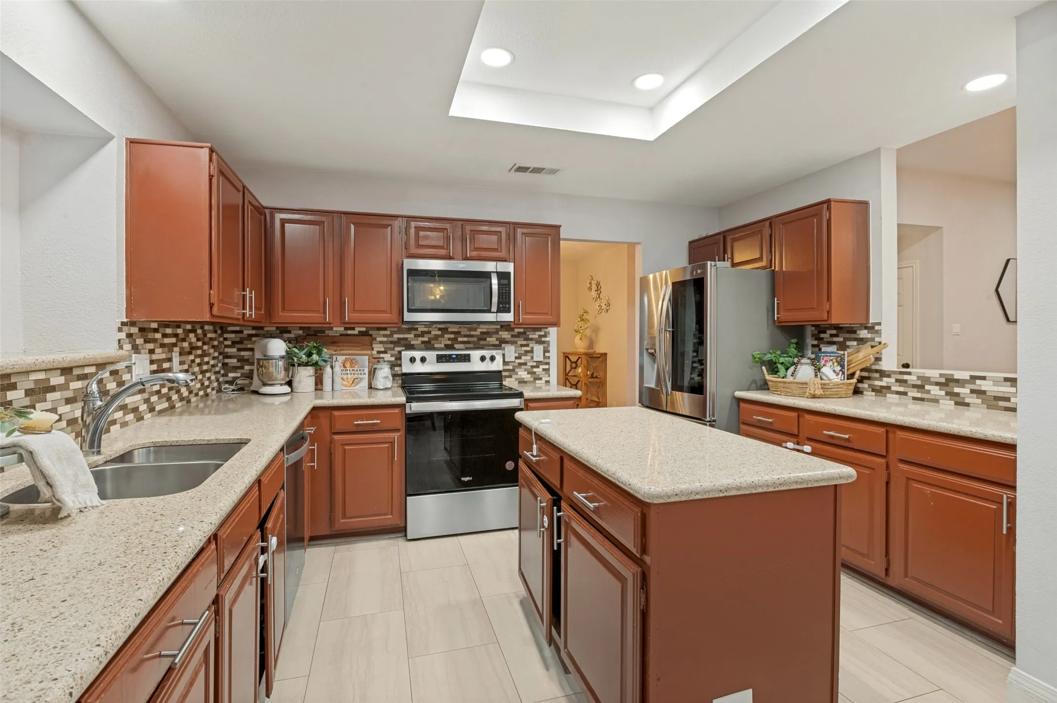 Single Family Residence For Sale in Denton County , 2021 Clearwater Trail, Carrollton, Texas 75010, 3 Bedroom, 2 Bathroom, 2 Garage spaces, 1,763 Sqft, built in 1985, mls#21384143, Real Estate Agent in Carrollton, Homes For Sale in Denton county, Homes For Sale in Carrollton, Realtor in Carrollton Texas, Real Estate Brokerage Independent Realty Texas, Luminita Cordes Realtor