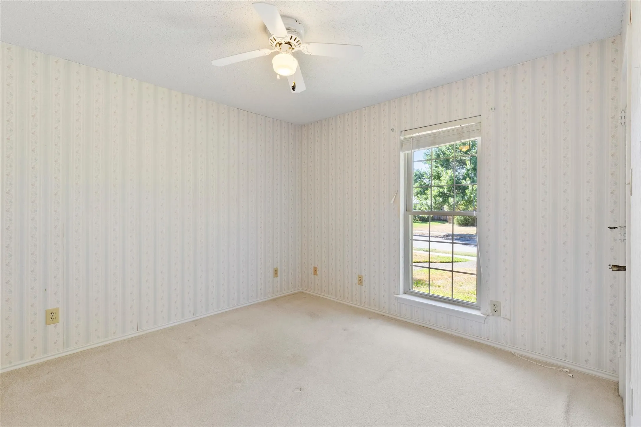 Single Family Residence For Sale in Collin County , 1617 Danube Lane, Plano, Texas 75075, 3 Bedroom, 2 Bathroom, 2 Garage spaces, 2,107 Sqft, built in 1981, mls#21379425, Real Estate Agent in Plano, Homes For Sale in Collin county, Homes For Sale in Plano, Realtor in Plano Texas, Real Estate Brokerage Independent Realty Texas, Luminita Cordes Realtor