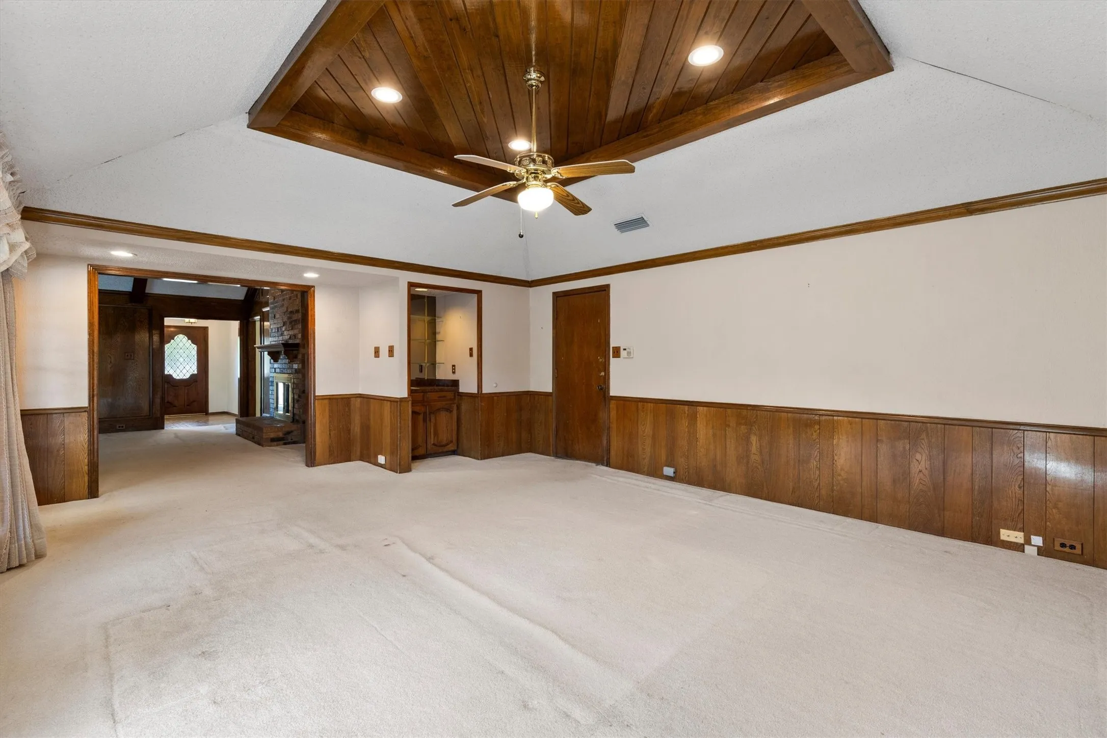 Single Family Residence For Sale in Collin County , 1617 Danube Lane, Plano, Texas 75075, 3 Bedroom, 2 Bathroom, 2 Garage spaces, 2,107 Sqft, built in 1981, mls#21379425, Real Estate Agent in Plano, Homes For Sale in Collin county, Homes For Sale in Plano, Realtor in Plano Texas, Real Estate Brokerage Independent Realty Texas, Luminita Cordes Realtor