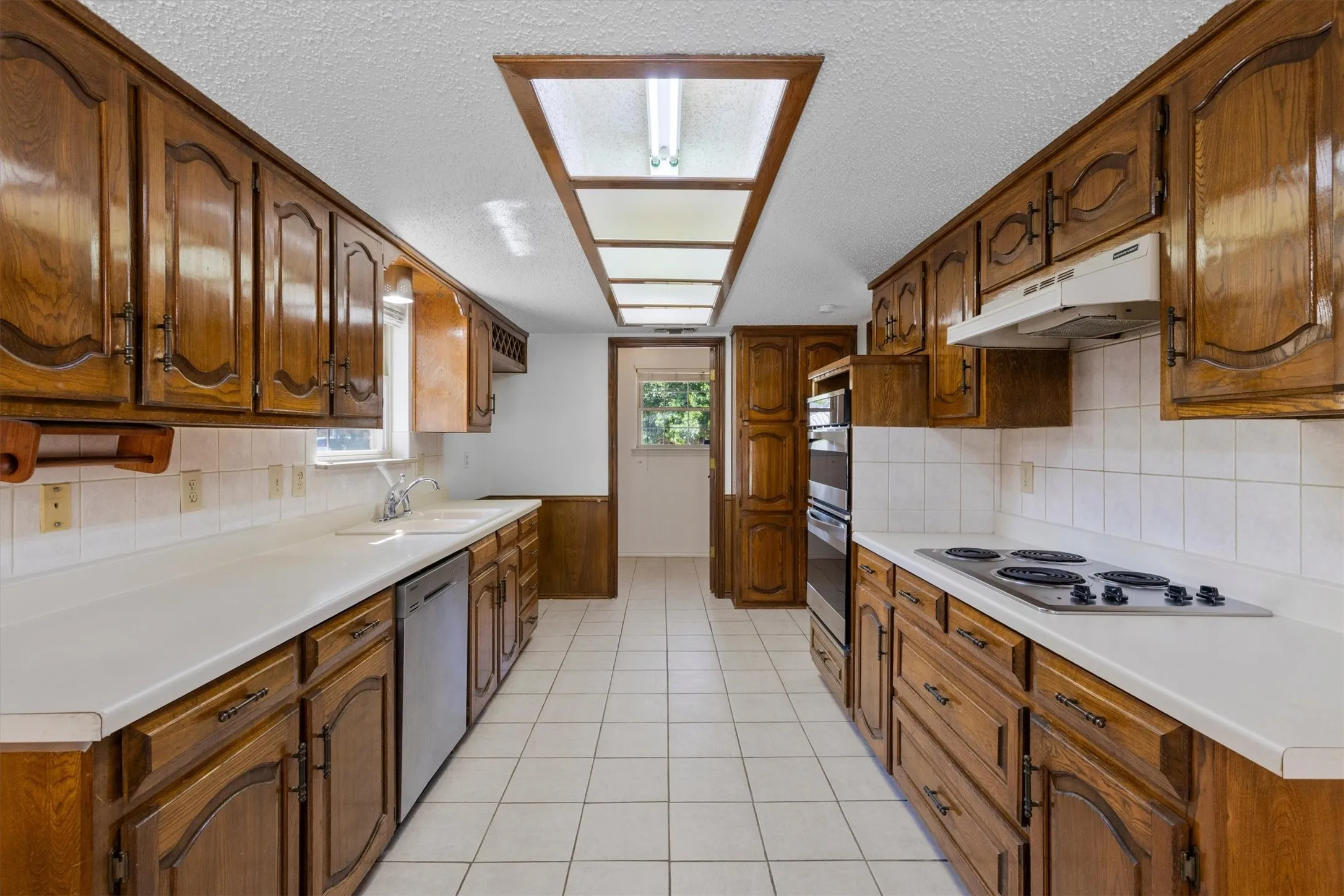 Single Family Residence For Sale in Collin County , 1617 Danube Lane, Plano, Texas 75075, 3 Bedroom, 2 Bathroom, 2 Garage spaces, 2,107 Sqft, built in 1981, mls#21379425, Real Estate Agent in Plano, Homes For Sale in Collin county, Homes For Sale in Plano, Realtor in Plano Texas, Real Estate Brokerage Independent Realty Texas, Luminita Cordes Realtor