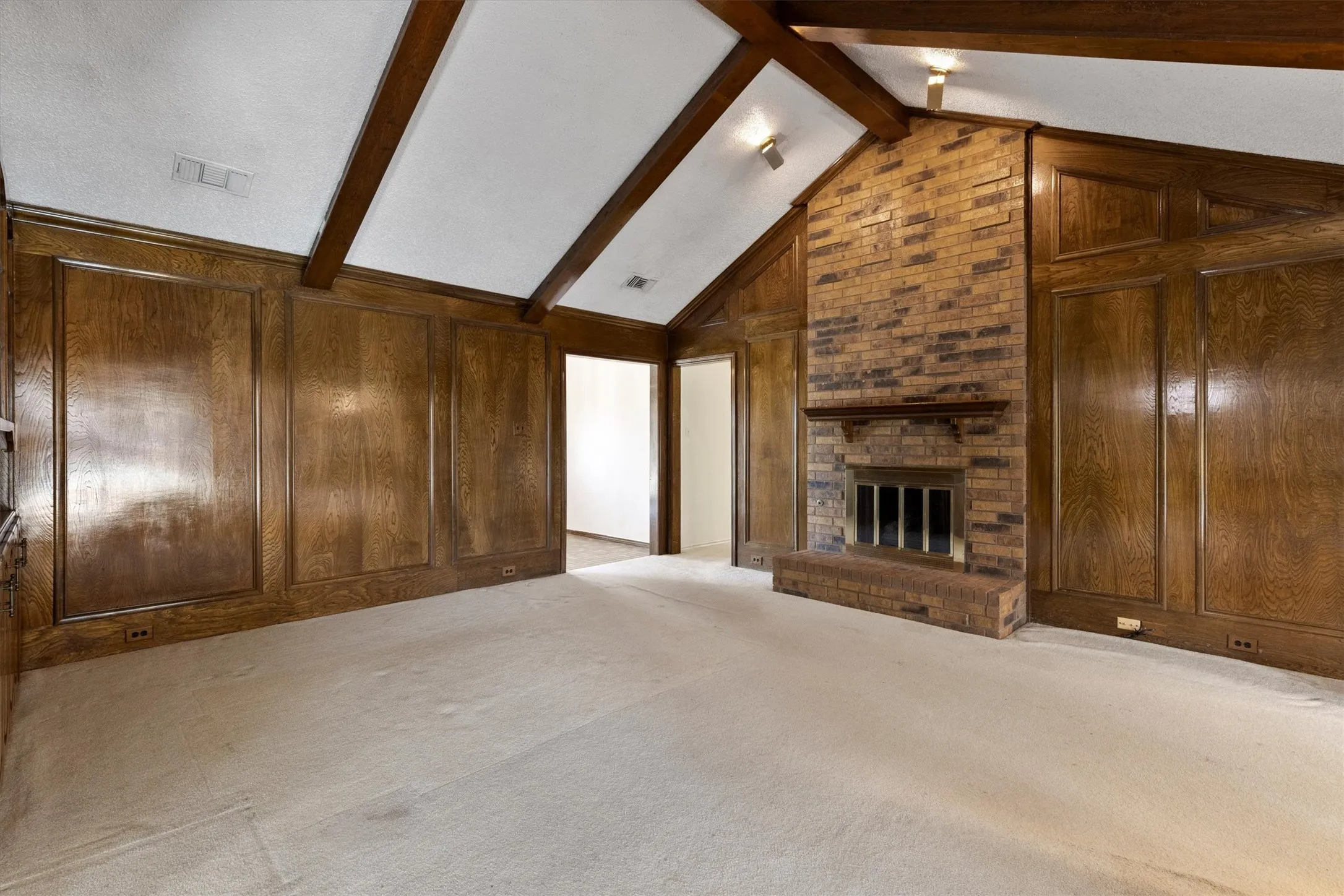 Single Family Residence For Sale in Collin County , 1617 Danube Lane, Plano, Texas 75075, 3 Bedroom, 2 Bathroom, 2 Garage spaces, 2,107 Sqft, built in 1981, mls#21379425, Real Estate Agent in Plano, Homes For Sale in Collin county, Homes For Sale in Plano, Realtor in Plano Texas, Real Estate Brokerage Independent Realty Texas, Luminita Cordes Realtor