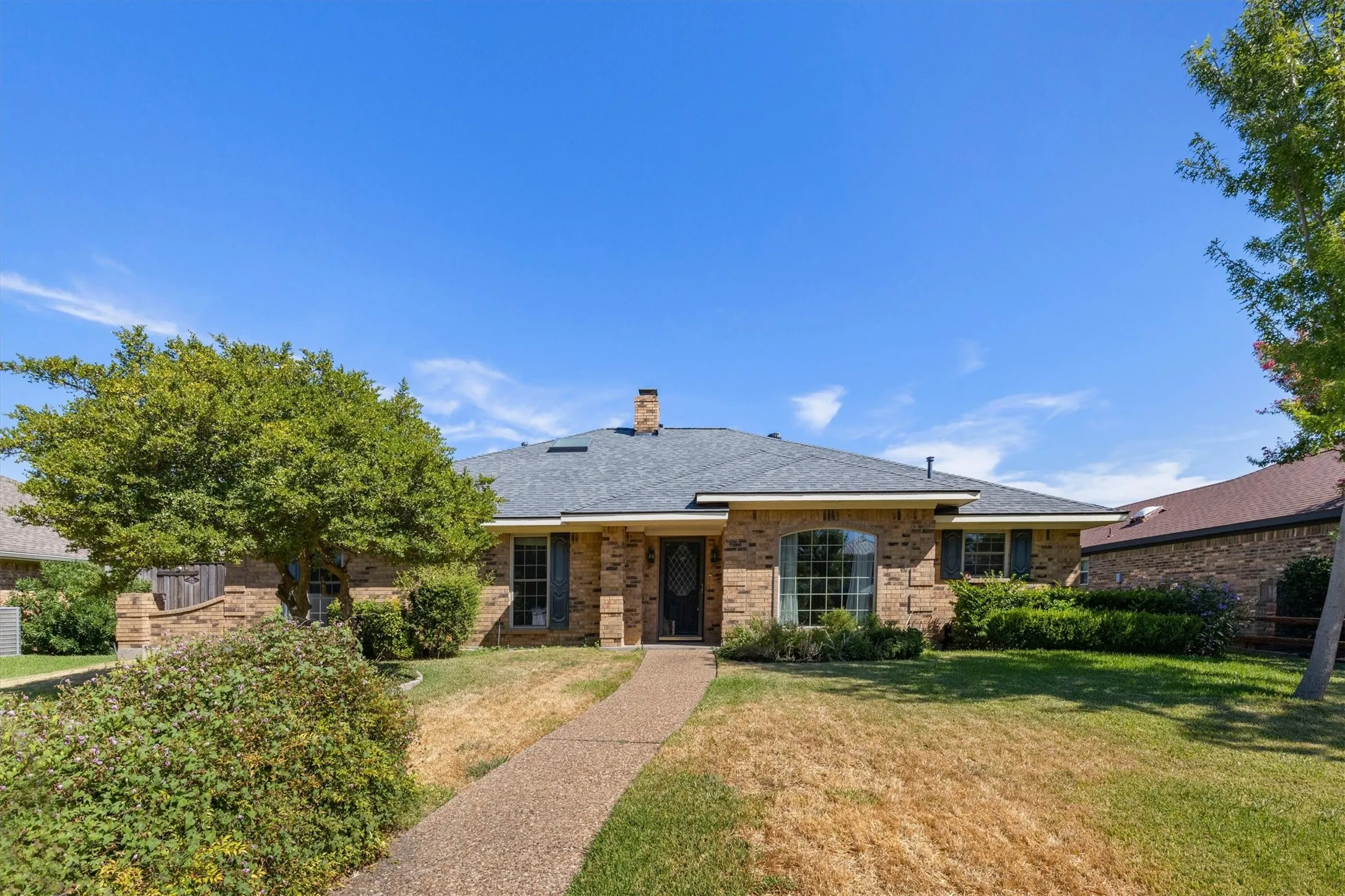 Single Family Residence For Sale in Collin County , 1617 Danube Lane, Plano, Texas 75075, 3 Bedroom, 2 Bathroom, 2 Garage spaces, 2,107 Sqft, built in 1981, mls#21379425, Real Estate Agent in Plano, Homes For Sale in Collin county, Homes For Sale in Plano, Realtor in Plano Texas, Real Estate Brokerage Independent Realty Texas, Luminita Cordes Realtor
