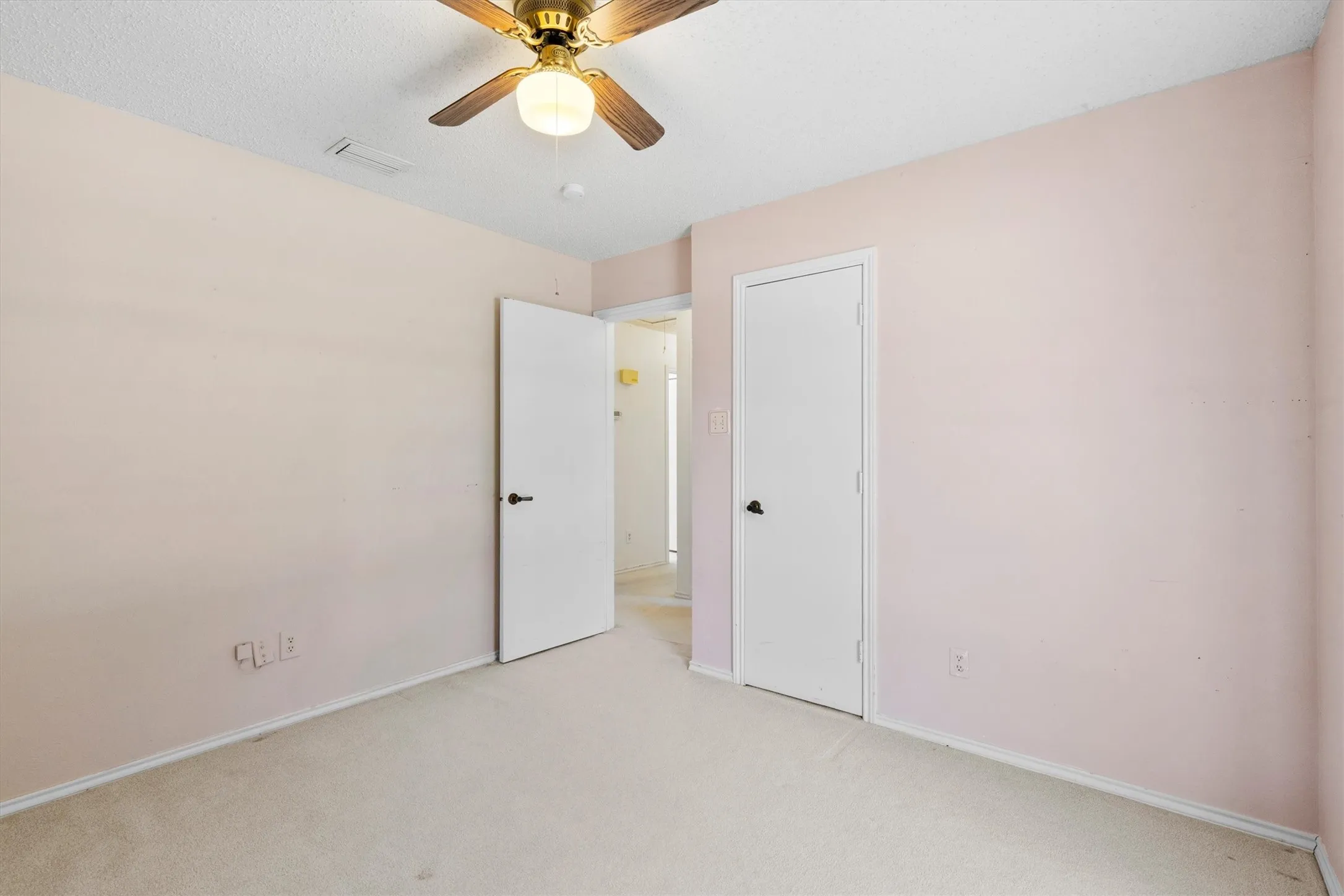 Single Family Residence For Sale in Collin County , 1617 Danube Lane, Plano, Texas 75075, 3 Bedroom, 2 Bathroom, 2 Garage spaces, 2,107 Sqft, built in 1981, mls#21379425, Real Estate Agent in Plano, Homes For Sale in Collin county, Homes For Sale in Plano, Realtor in Plano Texas, Real Estate Brokerage Independent Realty Texas, Luminita Cordes Realtor