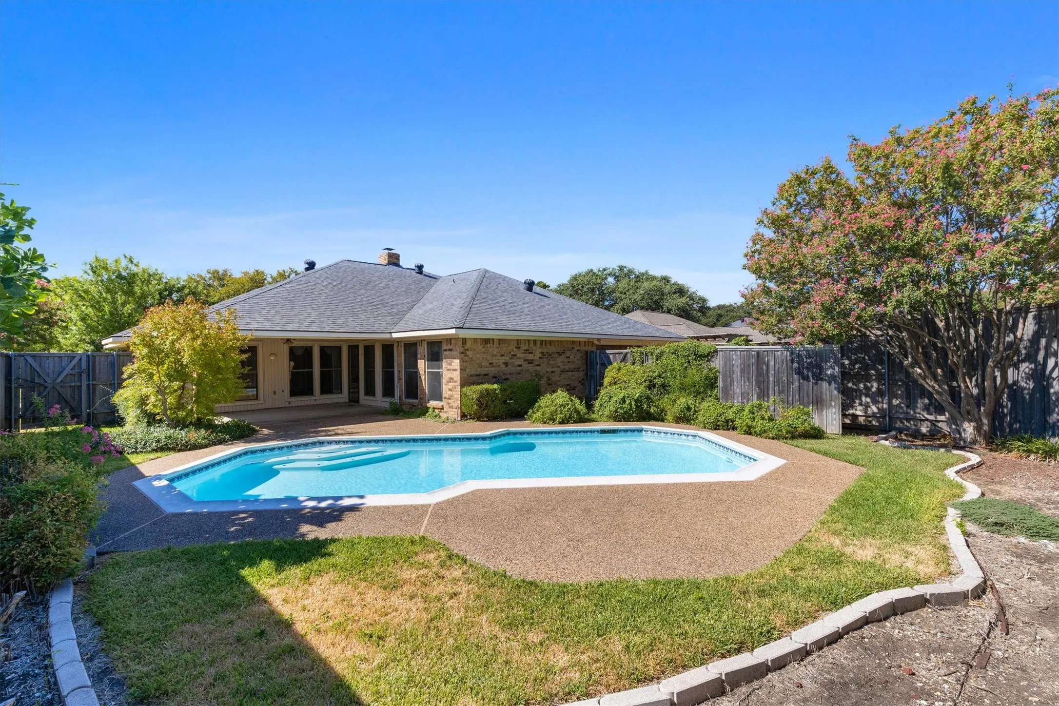 Single Family Residence For Sale in Collin County , 1617 Danube Lane, Plano, Texas 75075, 3 Bedroom, 2 Bathroom, 2 Garage spaces, 2,107 Sqft, built in 1981, mls#21379425, Real Estate Agent in Plano, Homes For Sale in Collin county, Homes For Sale in Plano, Realtor in Plano Texas, Real Estate Brokerage Independent Realty Texas, Luminita Cordes Realtor