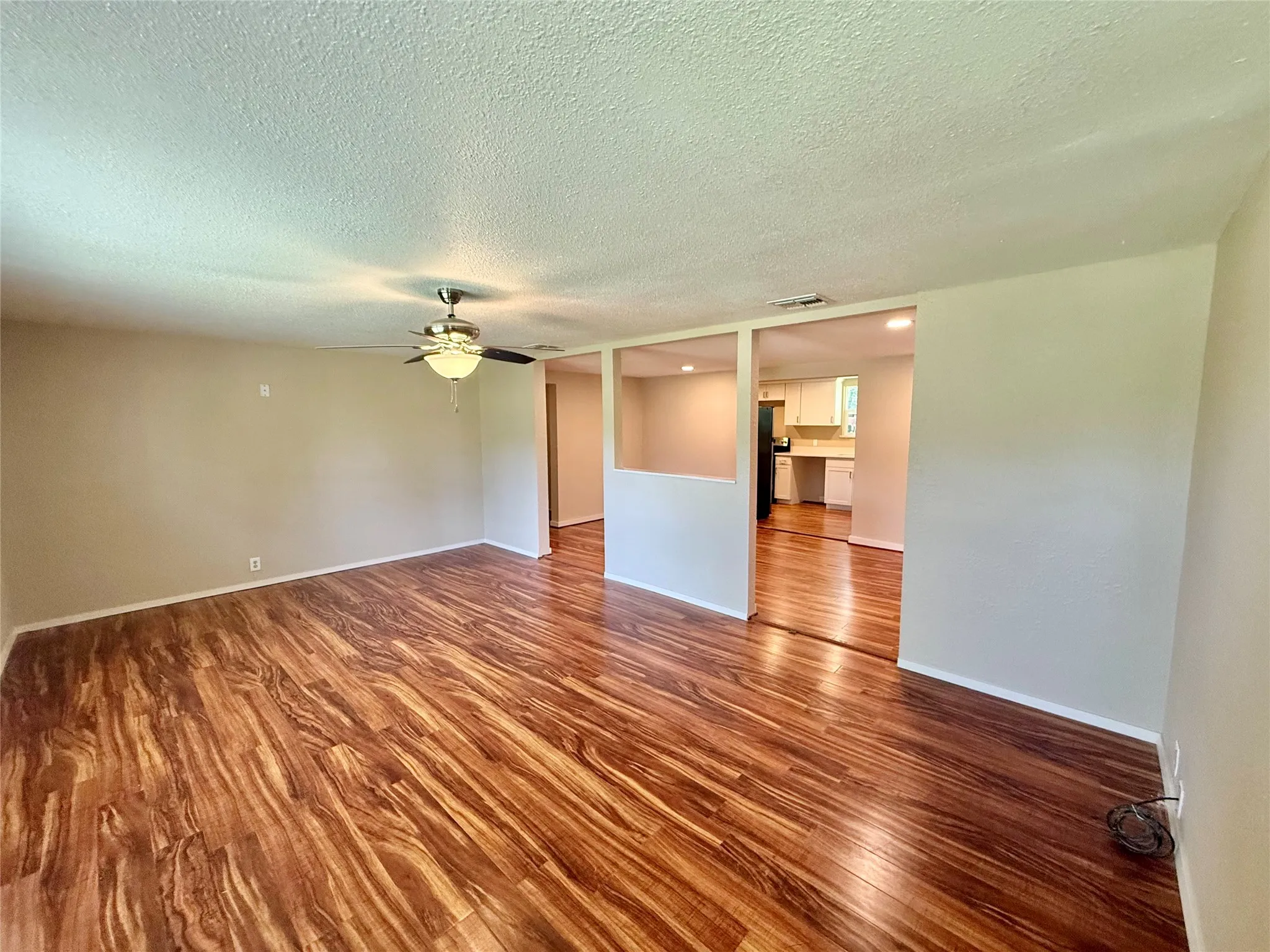 Single Family Residence For Rent in Hopkins County , 417 Putman Street, Sulphur Springs, Texas 75482, 3 Bedroom, 2 Bathroom, Garage spaces, 1,488 Sqft, built in 1957, mls#21384149, Real Estate Agent in Sulphur Springs, Homes For Rent in Hopkins county, Homes For Rent in Sulphur Springs, Realtor in Sulphur Springs Texas, Real Estate Brokerage Independent Realty Texas, Luminita Cordes Realtor