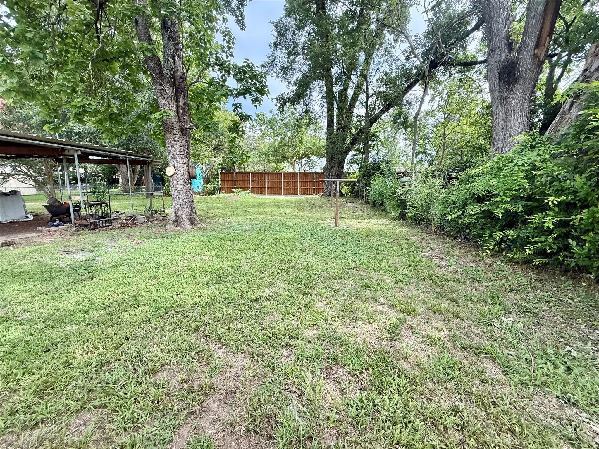 Single Family Residence For Rent in Hopkins County , 417 Putman Street, Sulphur Springs, Texas 75482, 3 Bedroom, 2 Bathroom, Garage spaces, 1,488 Sqft, built in 1957, mls#21384149, Real Estate Agent in Sulphur Springs, Homes For Rent in Hopkins county, Homes For Rent in Sulphur Springs, Realtor in Sulphur Springs Texas, Real Estate Brokerage Independent Realty Texas, Luminita Cordes Realtor