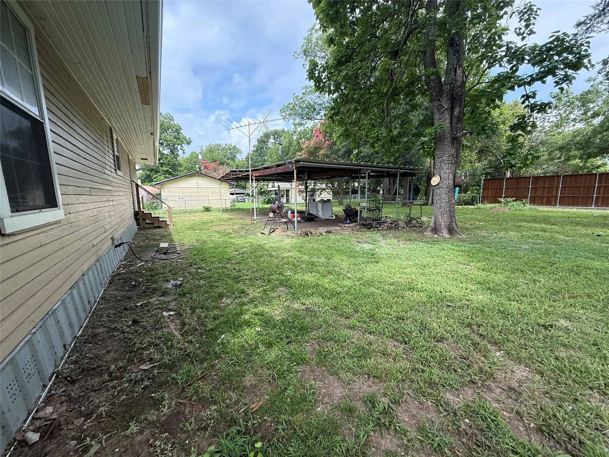 Single Family Residence For Rent in Hopkins County , 417 Putman Street, Sulphur Springs, Texas 75482, 3 Bedroom, 2 Bathroom, Garage spaces, 1,488 Sqft, built in 1957, mls#21384149, Real Estate Agent in Sulphur Springs, Homes For Rent in Hopkins county, Homes For Rent in Sulphur Springs, Realtor in Sulphur Springs Texas, Real Estate Brokerage Independent Realty Texas, Luminita Cordes Realtor