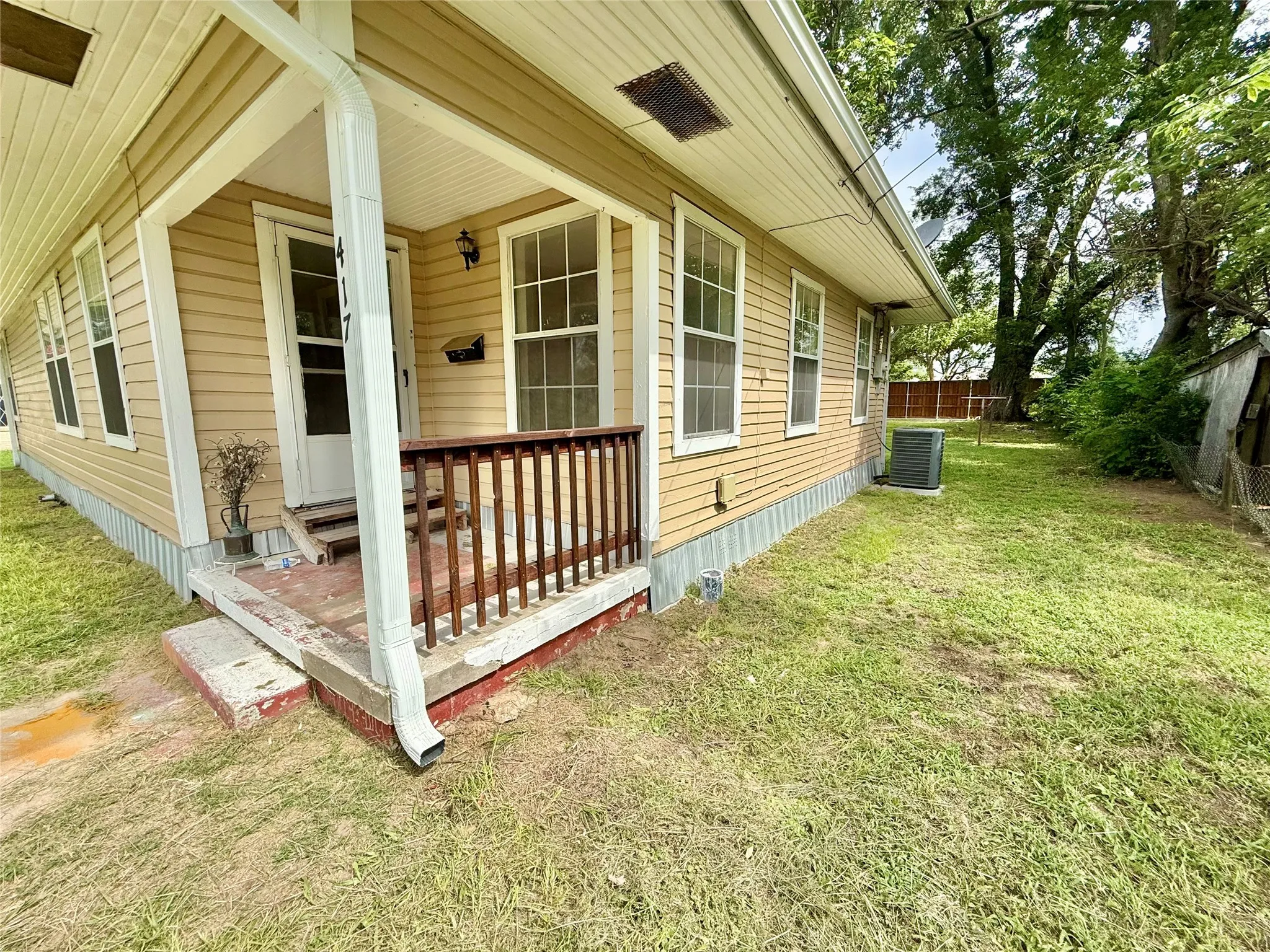 Single Family Residence For Rent in Hopkins County , 417 Putman Street, Sulphur Springs, Texas 75482, 3 Bedroom, 2 Bathroom, Garage spaces, 1,488 Sqft, built in 1957, mls#21384149, Real Estate Agent in Sulphur Springs, Homes For Rent in Hopkins county, Homes For Rent in Sulphur Springs, Realtor in Sulphur Springs Texas, Real Estate Brokerage Independent Realty Texas, Luminita Cordes Realtor