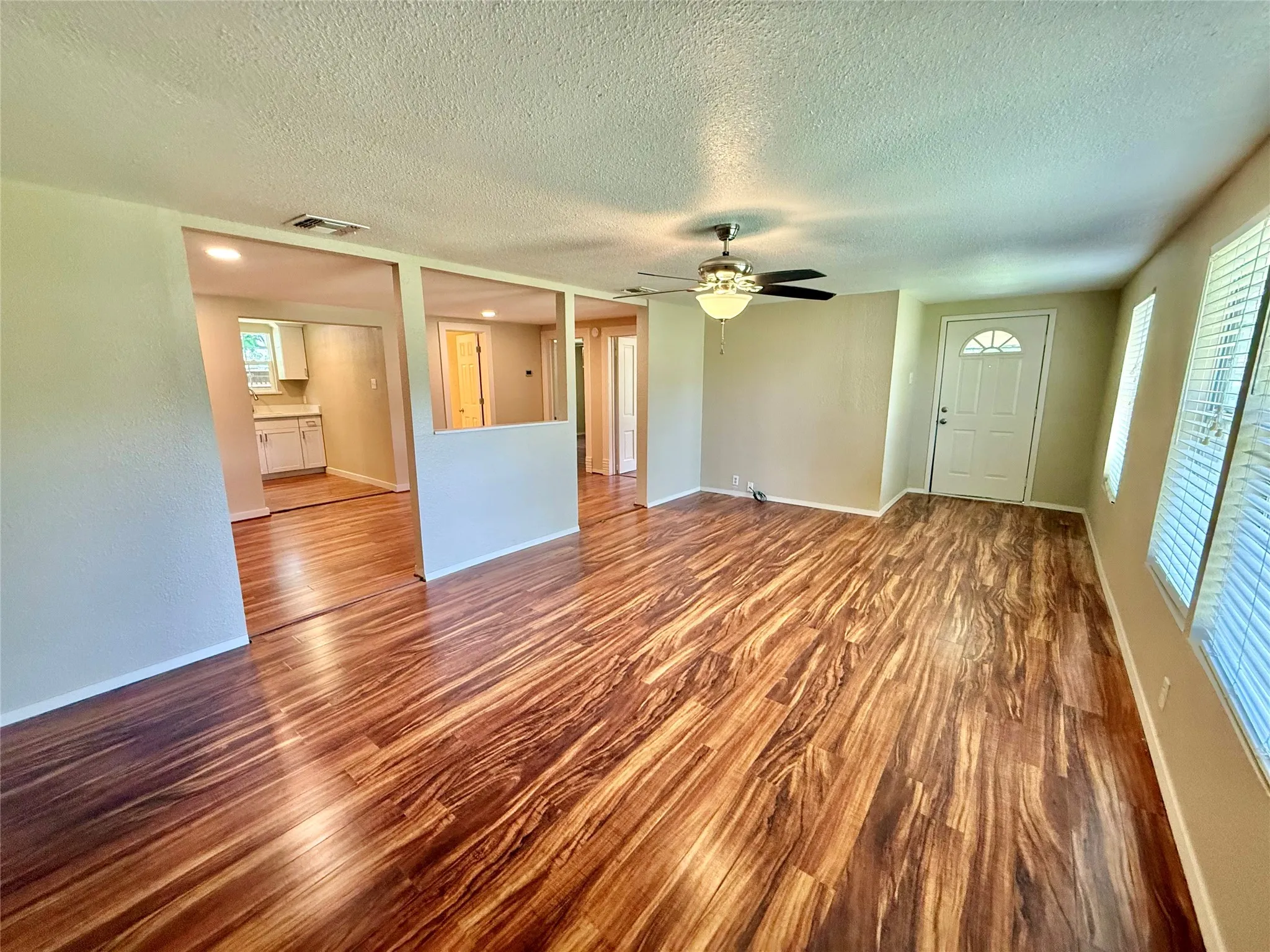 Single Family Residence For Rent in Hopkins County , 417 Putman Street, Sulphur Springs, Texas 75482, 3 Bedroom, 2 Bathroom, Garage spaces, 1,488 Sqft, built in 1957, mls#21384149, Real Estate Agent in Sulphur Springs, Homes For Rent in Hopkins county, Homes For Rent in Sulphur Springs, Realtor in Sulphur Springs Texas, Real Estate Brokerage Independent Realty Texas, Luminita Cordes Realtor