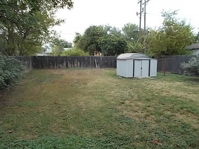 Single Family Residence For Rent in Taylor County , 1317 Portland Avenue, Abilene, Texas 79605, 2 Bedroom, 1 Bathroom, 1 Garage spaces, 812 Sqft, built in 1950, mls#21384495, Real Estate Agent in Abilene, Homes For Rent in Taylor county, Homes For Rent in Abilene, Realtor in Abilene Texas, Real Estate Brokerage Independent Realty Texas, Luminita Cordes Realtor