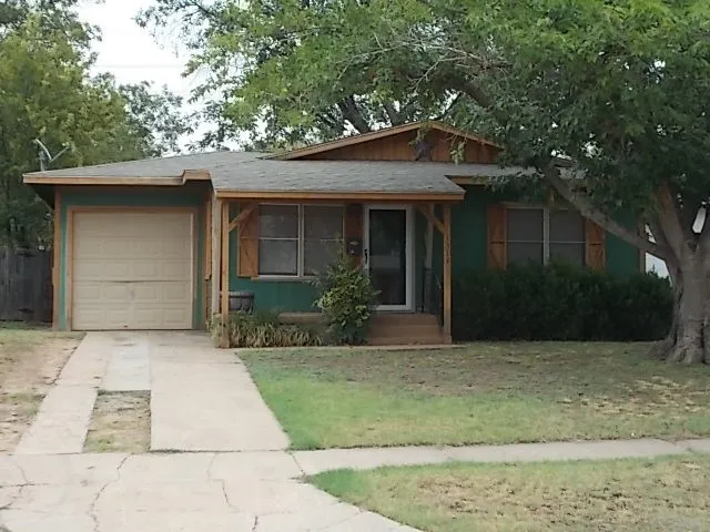 Single Family Residence For Rent in Taylor County , 1317 Portland Avenue, Abilene, Texas 79605, 2 Bedroom, 1 Bathroom, 1 Garage spaces, 812 Sqft, built in 1950, mls#21384495, Real Estate Agent in Abilene, Homes For Rent in Taylor county, Homes For Rent in Abilene, Realtor in Abilene Texas, Real Estate Brokerage Independent Realty Texas, Luminita Cordes Realtor