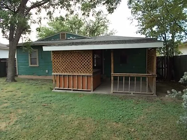 Single Family Residence For Rent in Taylor County , 1317 Portland Avenue, Abilene, Texas 79605, 2 Bedroom, 1 Bathroom, 1 Garage spaces, 812 Sqft, built in 1950, mls#21384495, Real Estate Agent in Abilene, Homes For Rent in Taylor county, Homes For Rent in Abilene, Realtor in Abilene Texas, Real Estate Brokerage Independent Realty Texas, Luminita Cordes Realtor