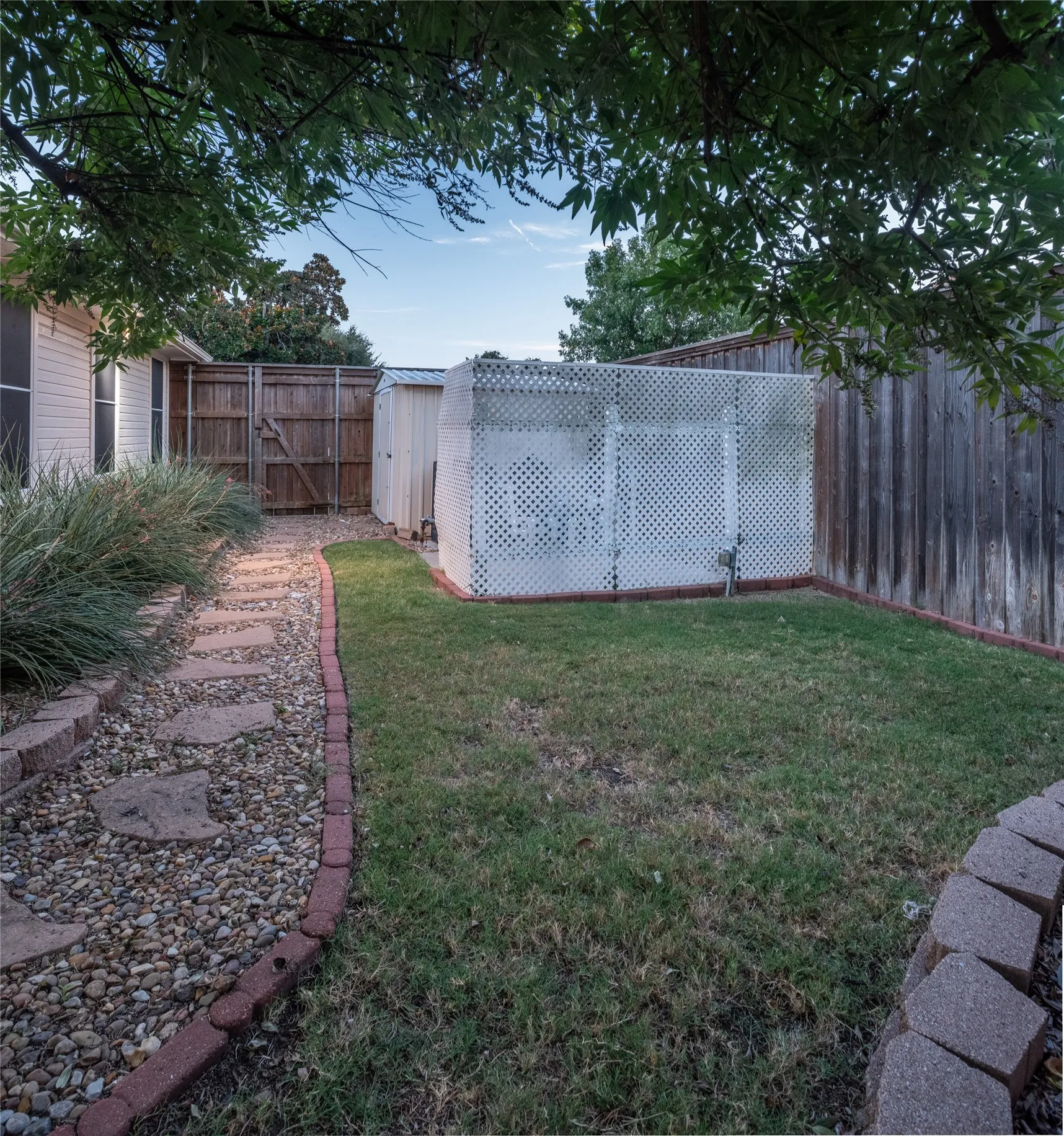 Single Family Residence For Rent in Collin County , 742 Yellowstone Drive, Allen, Texas 75002, 4 Bedroom, 2 Bathroom, 2 Garage spaces, 2,395 Sqft, built in 1998, mls#21384443, Real Estate Agent in Allen, Homes For Rent in Collin county, Homes For Rent in Allen, Realtor in Allen Texas, Real Estate Brokerage Independent Realty Texas, Luminita Cordes Realtor