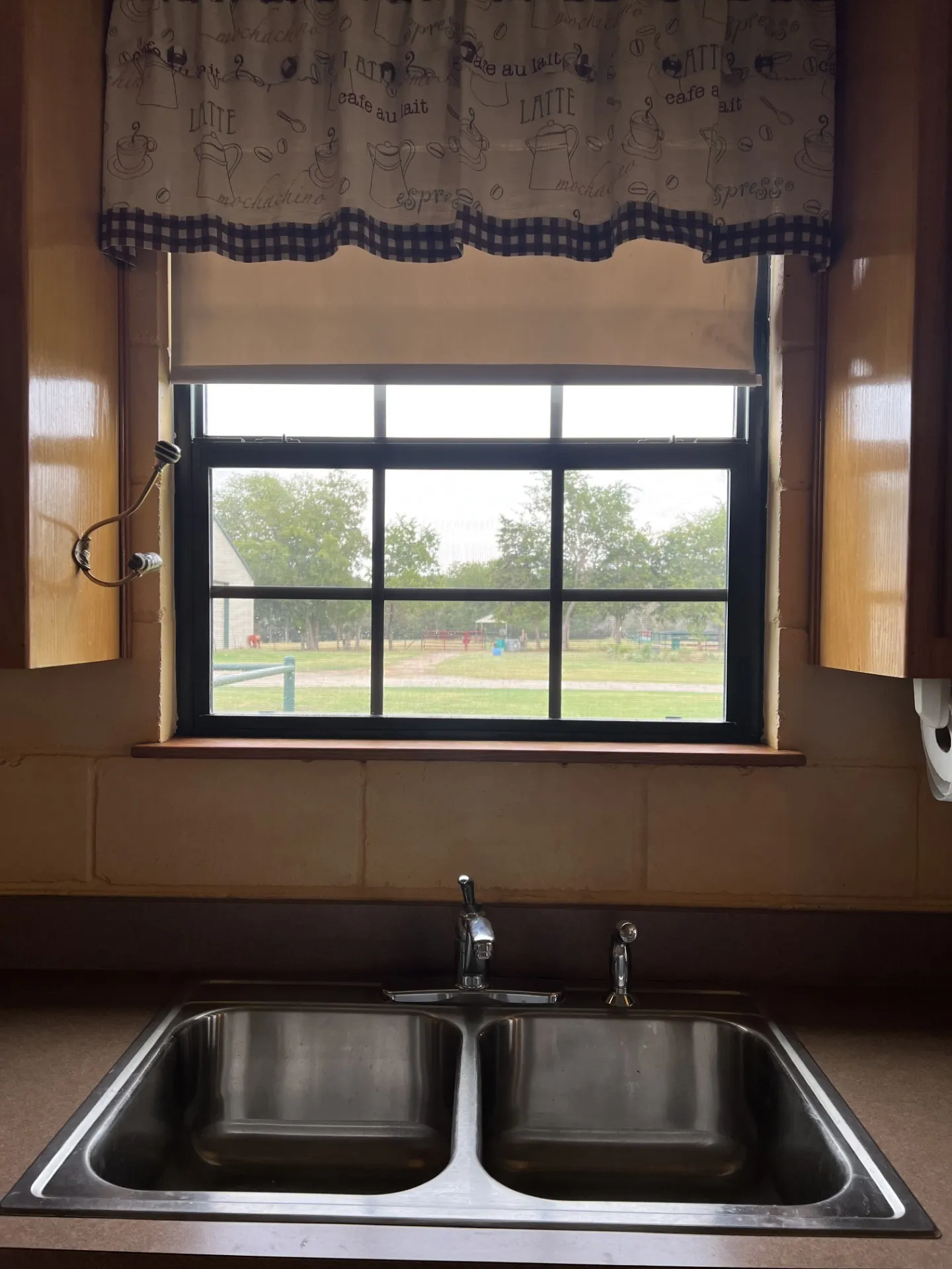Single Family Residence For Rent in Van Zandt County , 1976 Vz County Road 3507, Edgewood, Texas 75117, 1 Bedroom, 1 Bathroom, Garage spaces, 576 Sqft, built in 2007, mls#21382360, Real Estate Agent in Edgewood, Homes For Rent in Van Zandt county, Homes For Rent in Edgewood, Realtor in Edgewood Texas, Real Estate Brokerage Independent Realty Texas, Luminita Cordes Realtor