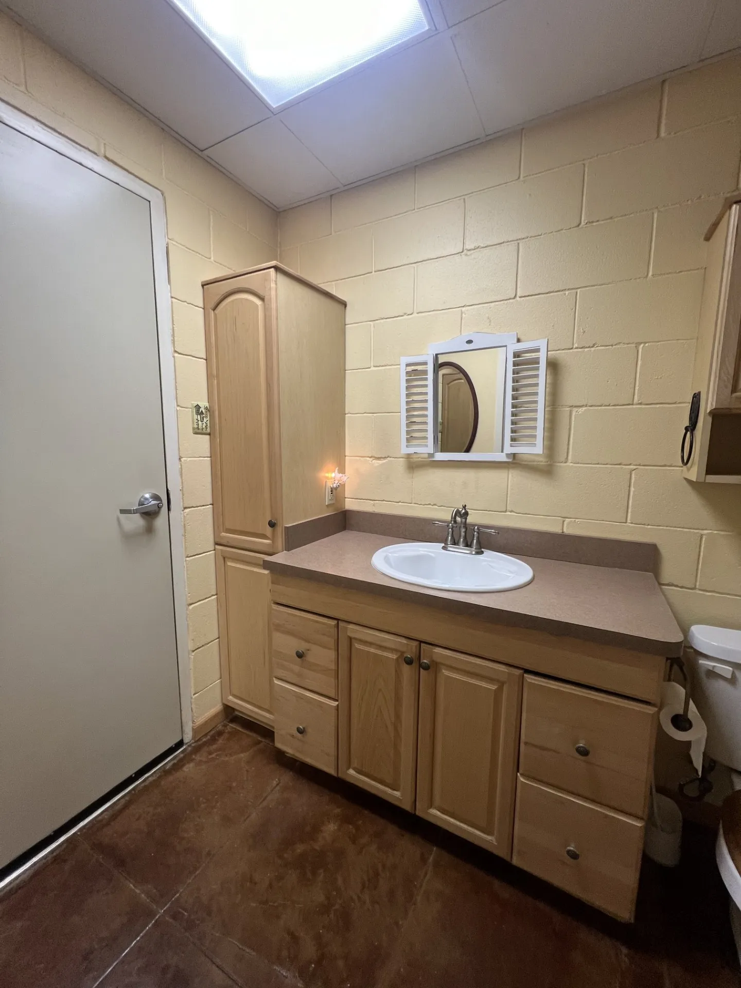 Single Family Residence For Rent in Van Zandt County , 1976 Vz County Road 3507, Edgewood, Texas 75117, 1 Bedroom, 1 Bathroom, Garage spaces, 576 Sqft, built in 2007, mls#21382360, Real Estate Agent in Edgewood, Homes For Rent in Van Zandt county, Homes For Rent in Edgewood, Realtor in Edgewood Texas, Real Estate Brokerage Independent Realty Texas, Luminita Cordes Realtor