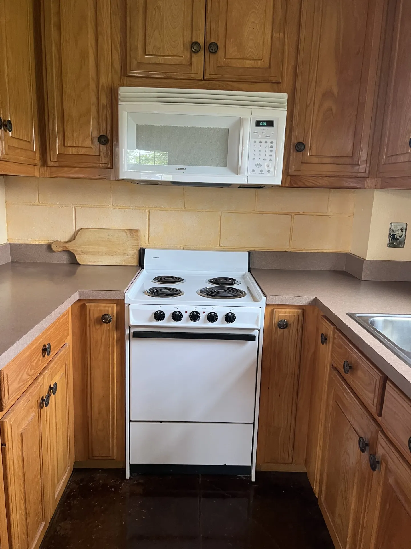 Single Family Residence For Rent in Van Zandt County , 1976 Vz County Road 3507, Edgewood, Texas 75117, 1 Bedroom, 1 Bathroom, Garage spaces, 576 Sqft, built in 2007, mls#21382360, Real Estate Agent in Edgewood, Homes For Rent in Van Zandt county, Homes For Rent in Edgewood, Realtor in Edgewood Texas, Real Estate Brokerage Independent Realty Texas, Luminita Cordes Realtor