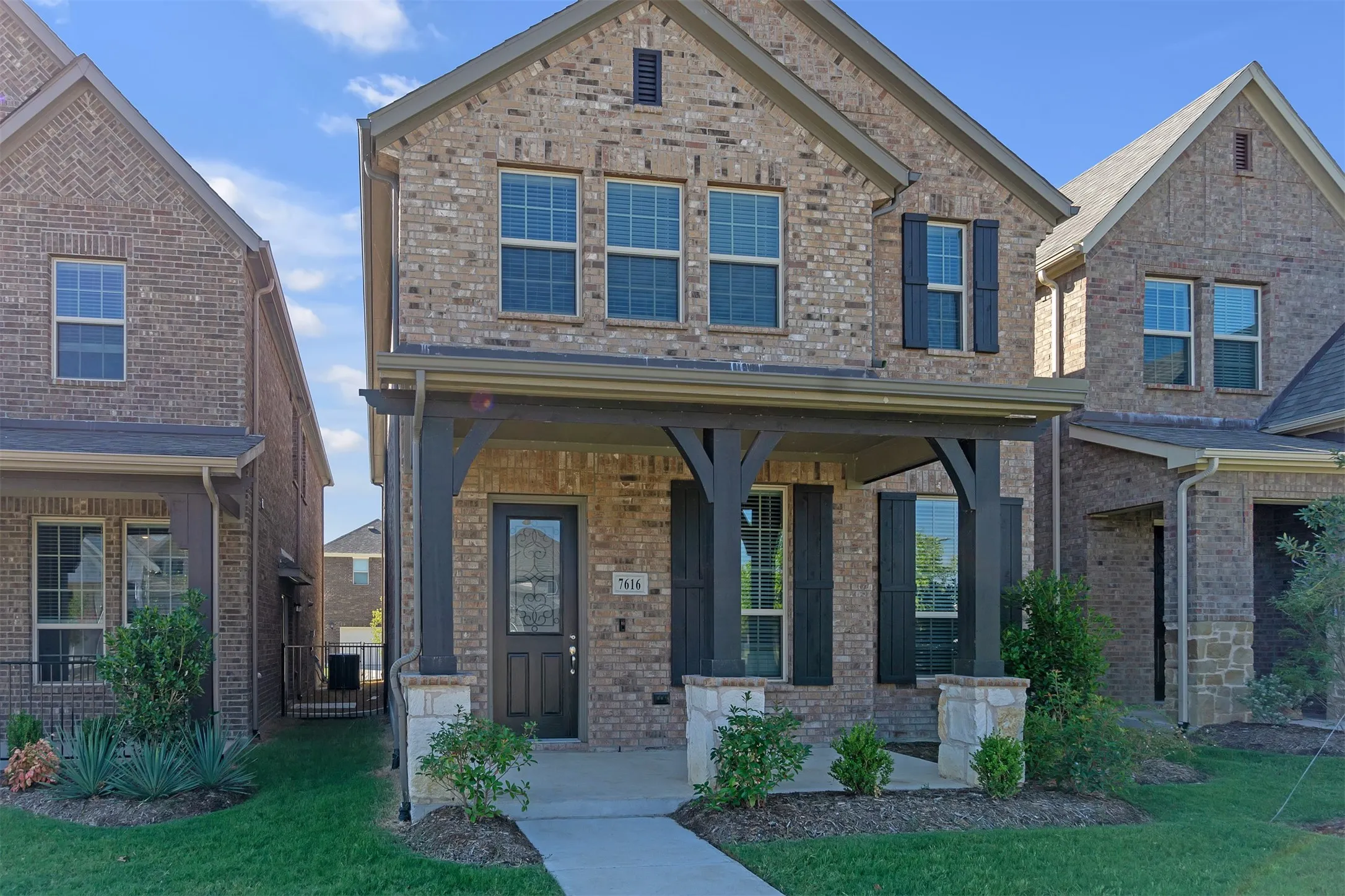 Single Family Residence For Rent in Dallas County , 7616 Redondo Drive, Rowlett, Texas 75088, 3 Bedroom, 3 Bathroom, 2 Garage spaces, 2,297 Sqft, built in 2019, mls#21383173, Real Estate Agent in Rowlett, Homes For Rent in Dallas county, Homes For Rent in Rowlett, Realtor in Rowlett Texas, Real Estate Brokerage Independent Realty Texas, Luminita Cordes Realtor