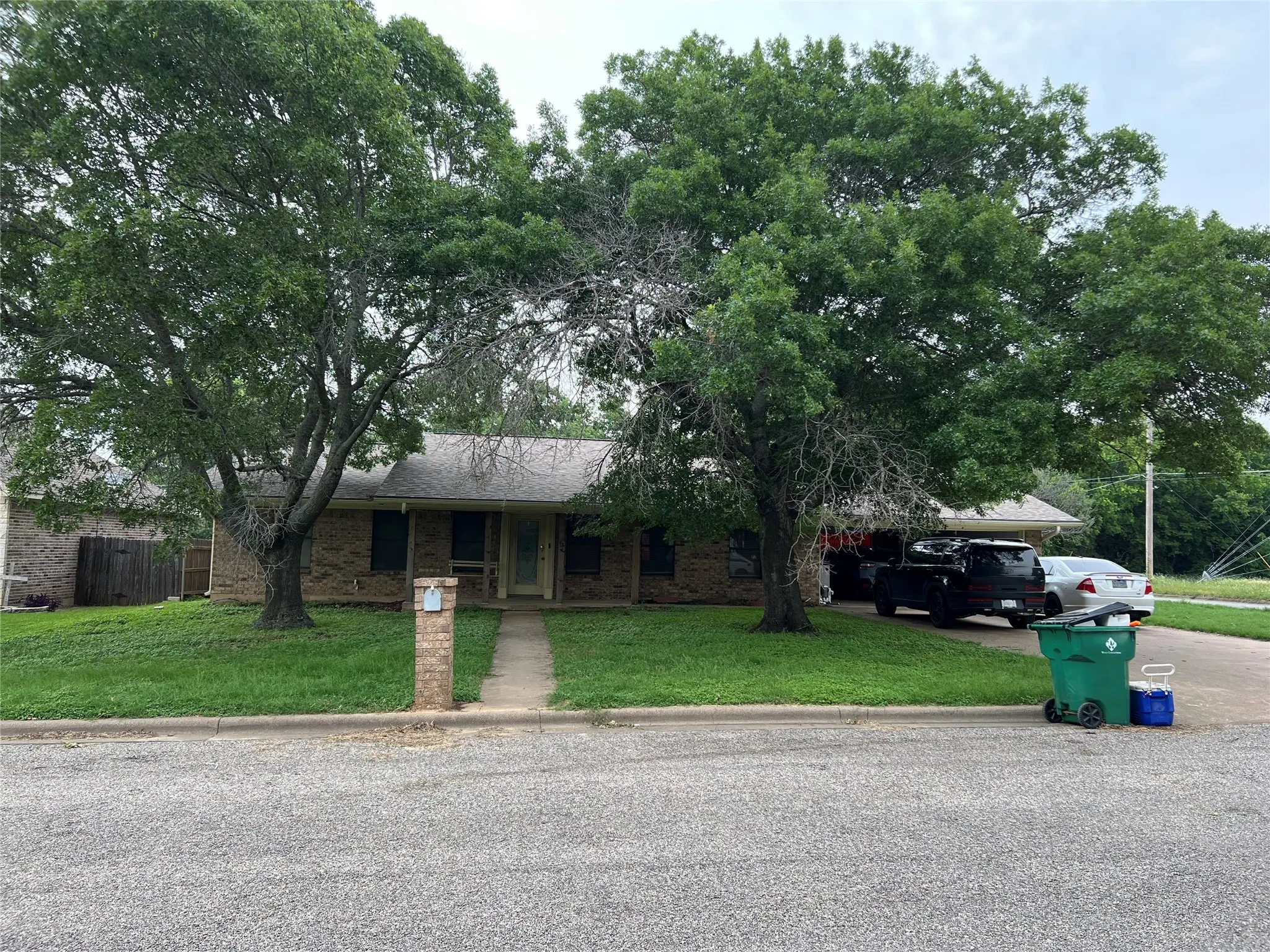 Single Family Residence For Sale in Erath County , 501 Spring Meadow Street, Stephenville, Texas 76401, 3 Bedroom, 2 Bathroom, 2 Garage spaces, 1,948 Sqft, built in 1986, mls#21384503, Real Estate Agent in Stephenville, Homes For Sale in Erath county, Homes For Sale in Stephenville, Realtor in Stephenville Texas, Real Estate Brokerage Independent Realty Texas, Luminita Cordes Realtor