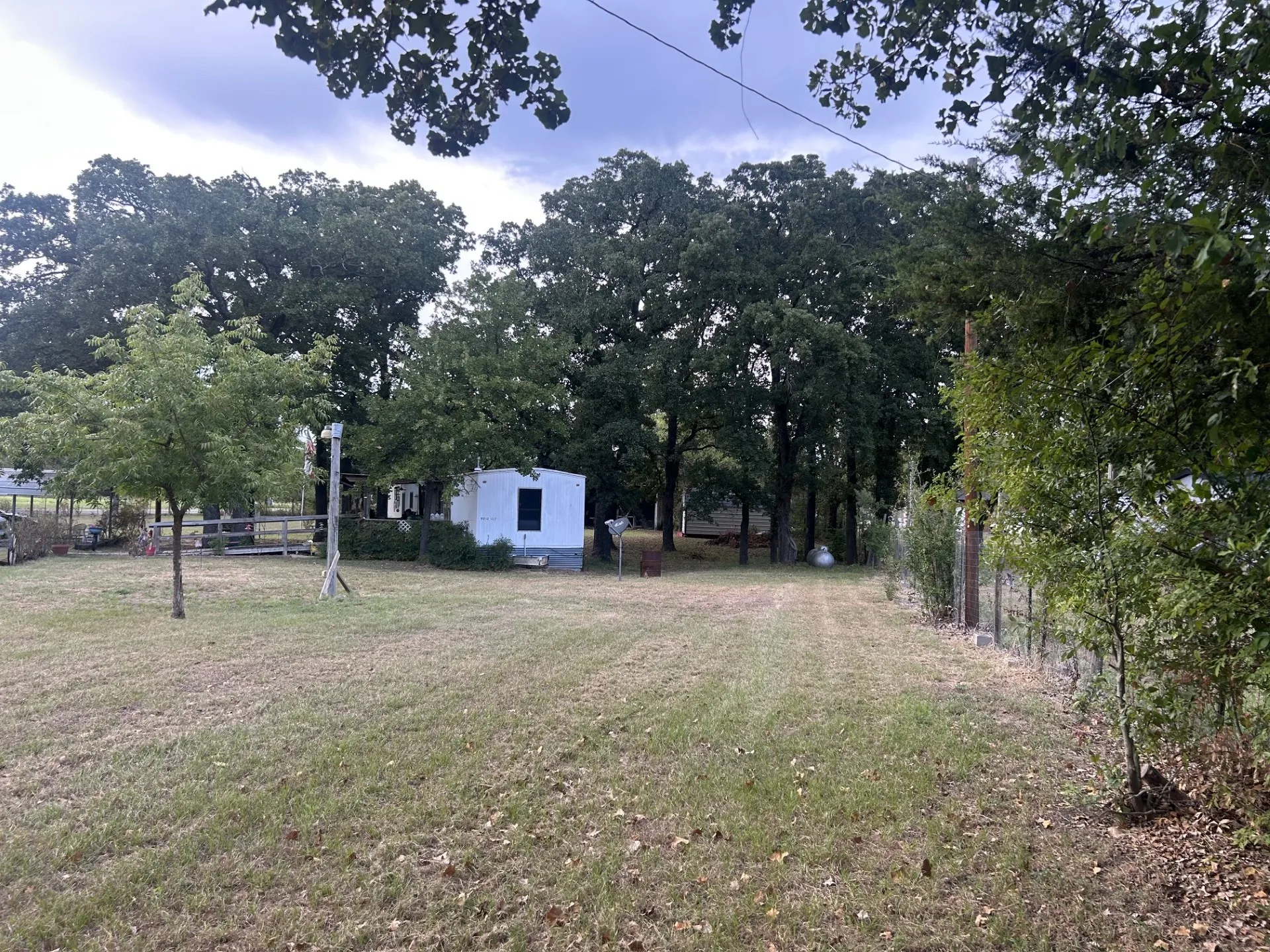 Mobile Home For Sale in Hunt County , 9277 Morris Drive, Hawk Cove, Texas 75474, 3 Bedroom, 1 Bathroom, Garage spaces, 840 Sqft, built in 1974, mls#21380228, Real Estate Agent in Hawk Cove, Homes For Sale in Hunt county, Homes For Sale in Hawk Cove, Realtor in Hawk Cove Texas, Real Estate Brokerage Independent Realty Texas, Luminita Cordes Realtor
