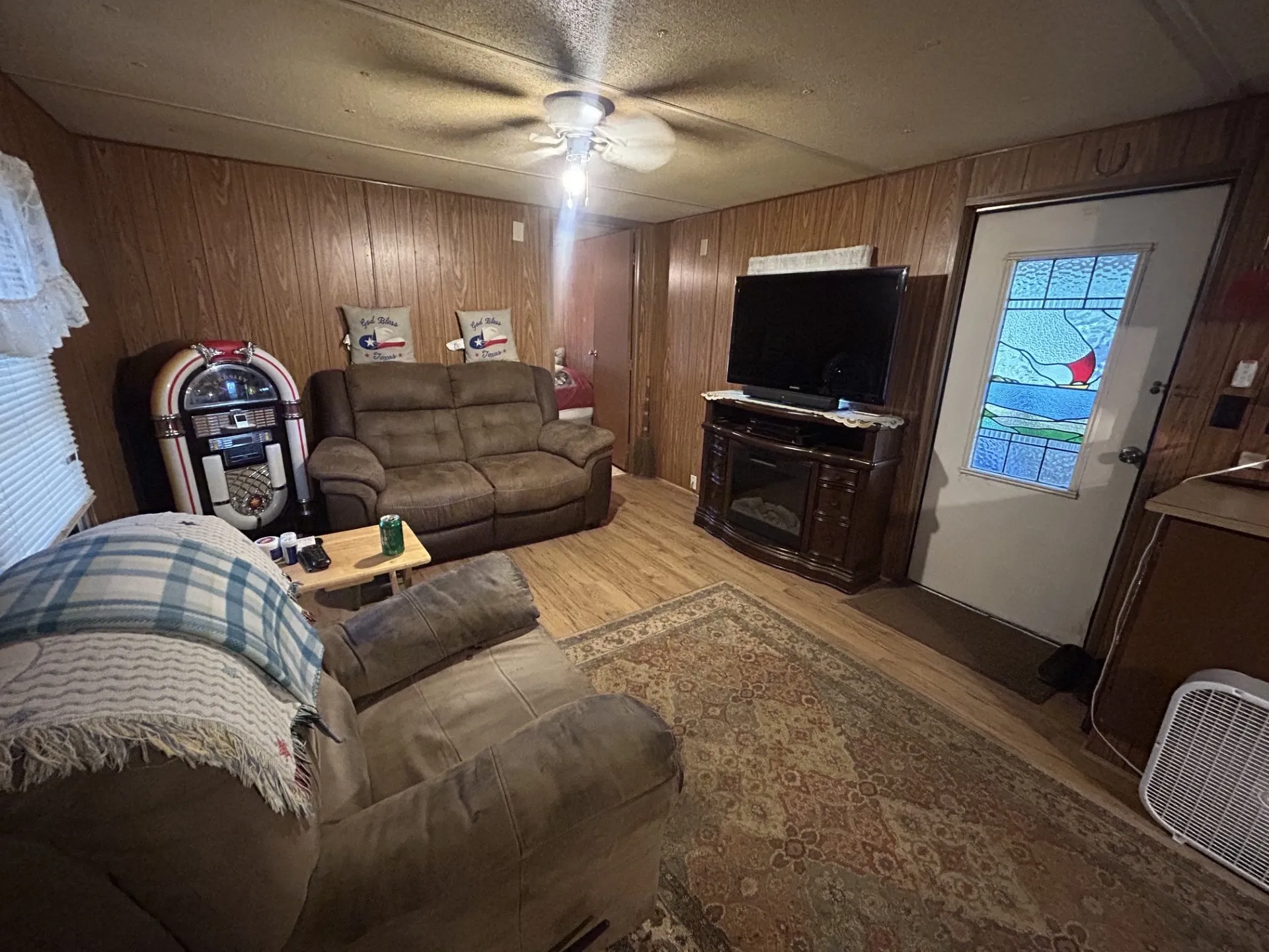 Mobile Home For Sale in Hunt County , 9277 Morris Drive, Hawk Cove, Texas 75474, 3 Bedroom, 1 Bathroom, Garage spaces, 840 Sqft, built in 1974, mls#21380228, Real Estate Agent in Hawk Cove, Homes For Sale in Hunt county, Homes For Sale in Hawk Cove, Realtor in Hawk Cove Texas, Real Estate Brokerage Independent Realty Texas, Luminita Cordes Realtor