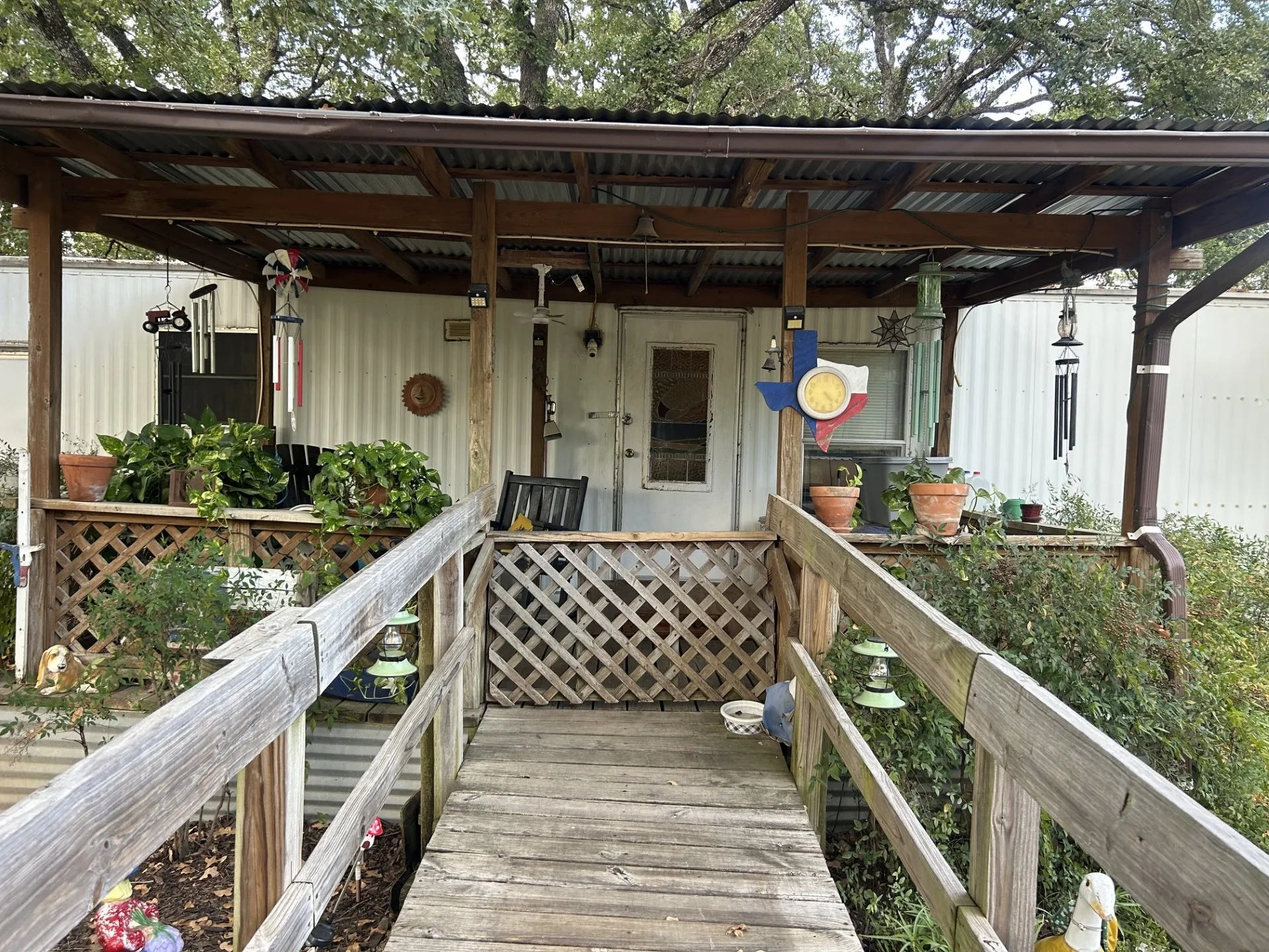 Mobile Home For Sale in Hunt County , 9277 Morris Drive, Hawk Cove, Texas 75474, 3 Bedroom, 1 Bathroom, Garage spaces, 840 Sqft, built in 1974, mls#21380228, Real Estate Agent in Hawk Cove, Homes For Sale in Hunt county, Homes For Sale in Hawk Cove, Realtor in Hawk Cove Texas, Real Estate Brokerage Independent Realty Texas, Luminita Cordes Realtor