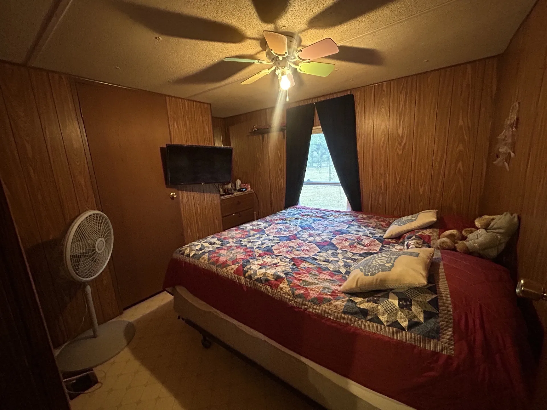 Mobile Home For Sale in Hunt County , 9277 Morris Drive, Hawk Cove, Texas 75474, 3 Bedroom, 1 Bathroom, Garage spaces, 840 Sqft, built in 1974, mls#21380228, Real Estate Agent in Hawk Cove, Homes For Sale in Hunt county, Homes For Sale in Hawk Cove, Realtor in Hawk Cove Texas, Real Estate Brokerage Independent Realty Texas, Luminita Cordes Realtor
