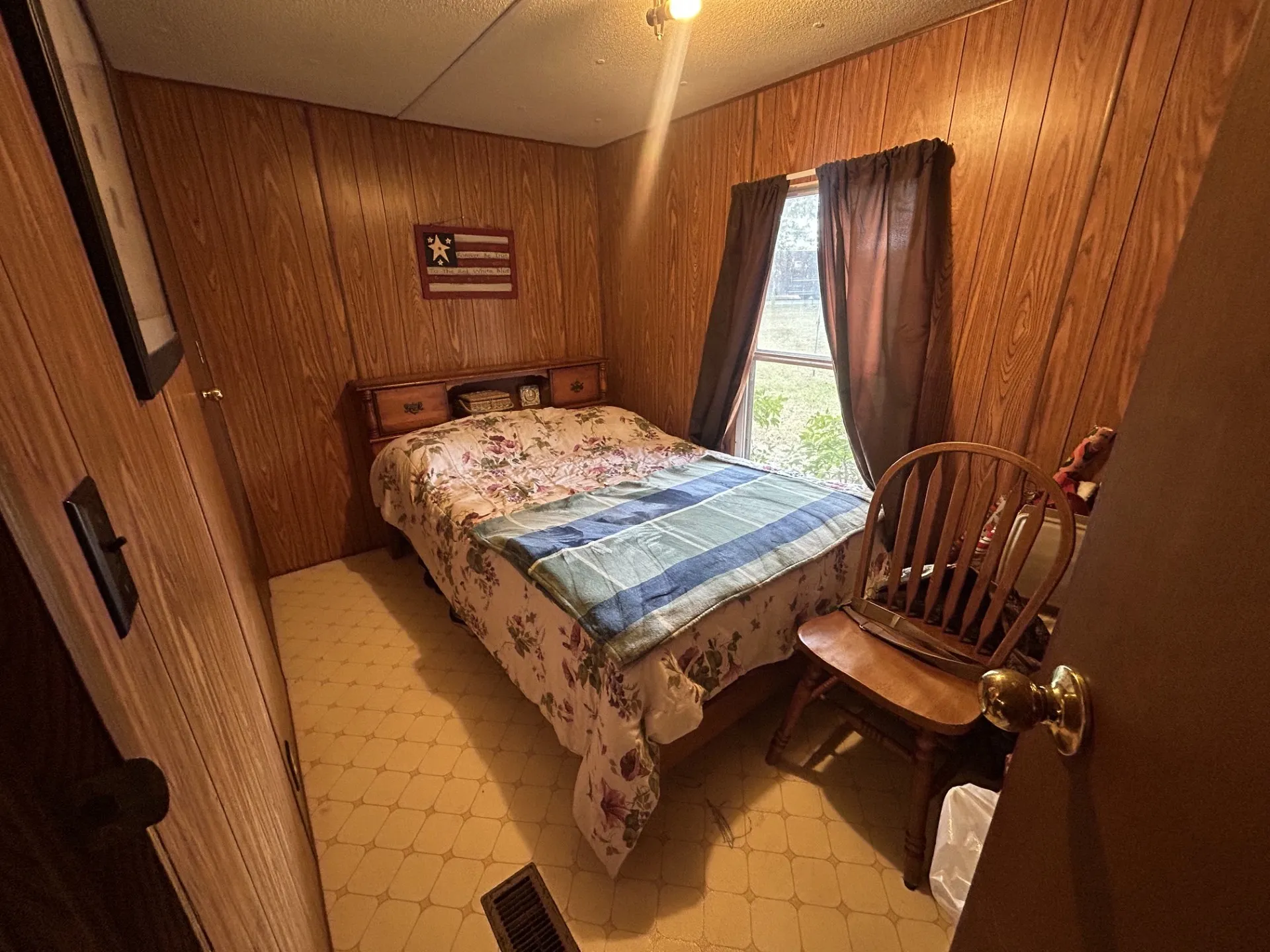 Mobile Home For Sale in Hunt County , 9277 Morris Drive, Hawk Cove, Texas 75474, 3 Bedroom, 1 Bathroom, Garage spaces, 840 Sqft, built in 1974, mls#21380228, Real Estate Agent in Hawk Cove, Homes For Sale in Hunt county, Homes For Sale in Hawk Cove, Realtor in Hawk Cove Texas, Real Estate Brokerage Independent Realty Texas, Luminita Cordes Realtor
