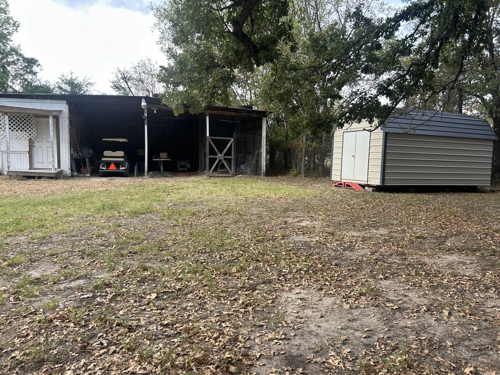 Mobile Home For Sale in Hunt County , 9277 Morris Drive, Hawk Cove, Texas 75474, 3 Bedroom, 1 Bathroom, Garage spaces, 840 Sqft, built in 1974, mls#21380228, Real Estate Agent in Hawk Cove, Homes For Sale in Hunt county, Homes For Sale in Hawk Cove, Realtor in Hawk Cove Texas, Real Estate Brokerage Independent Realty Texas, Luminita Cordes Realtor