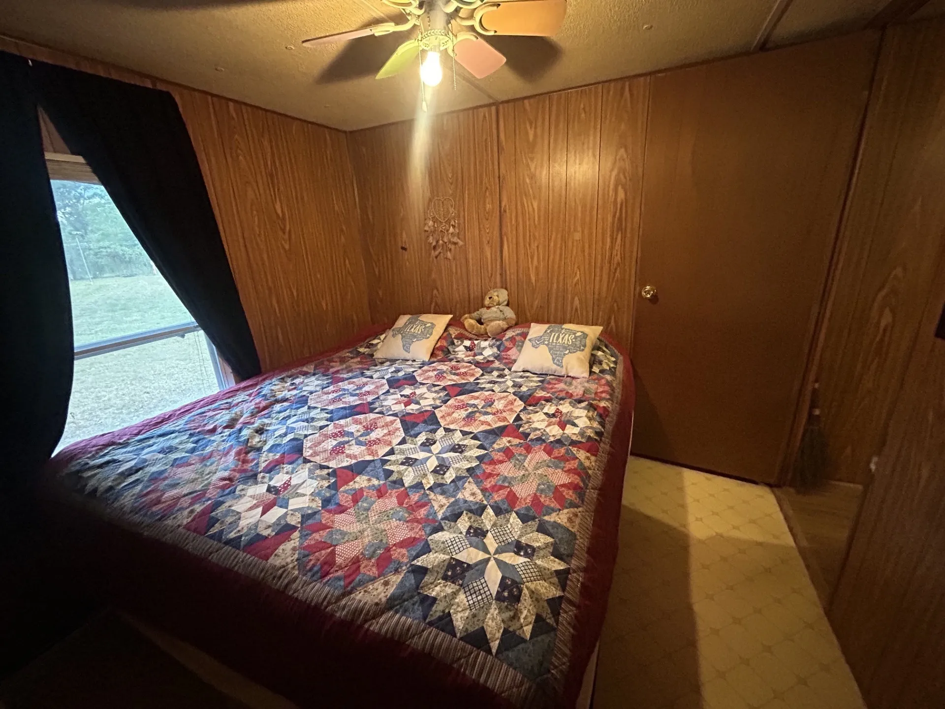 Mobile Home For Sale in Hunt County , 9277 Morris Drive, Hawk Cove, Texas 75474, 3 Bedroom, 1 Bathroom, Garage spaces, 840 Sqft, built in 1974, mls#21380228, Real Estate Agent in Hawk Cove, Homes For Sale in Hunt county, Homes For Sale in Hawk Cove, Realtor in Hawk Cove Texas, Real Estate Brokerage Independent Realty Texas, Luminita Cordes Realtor